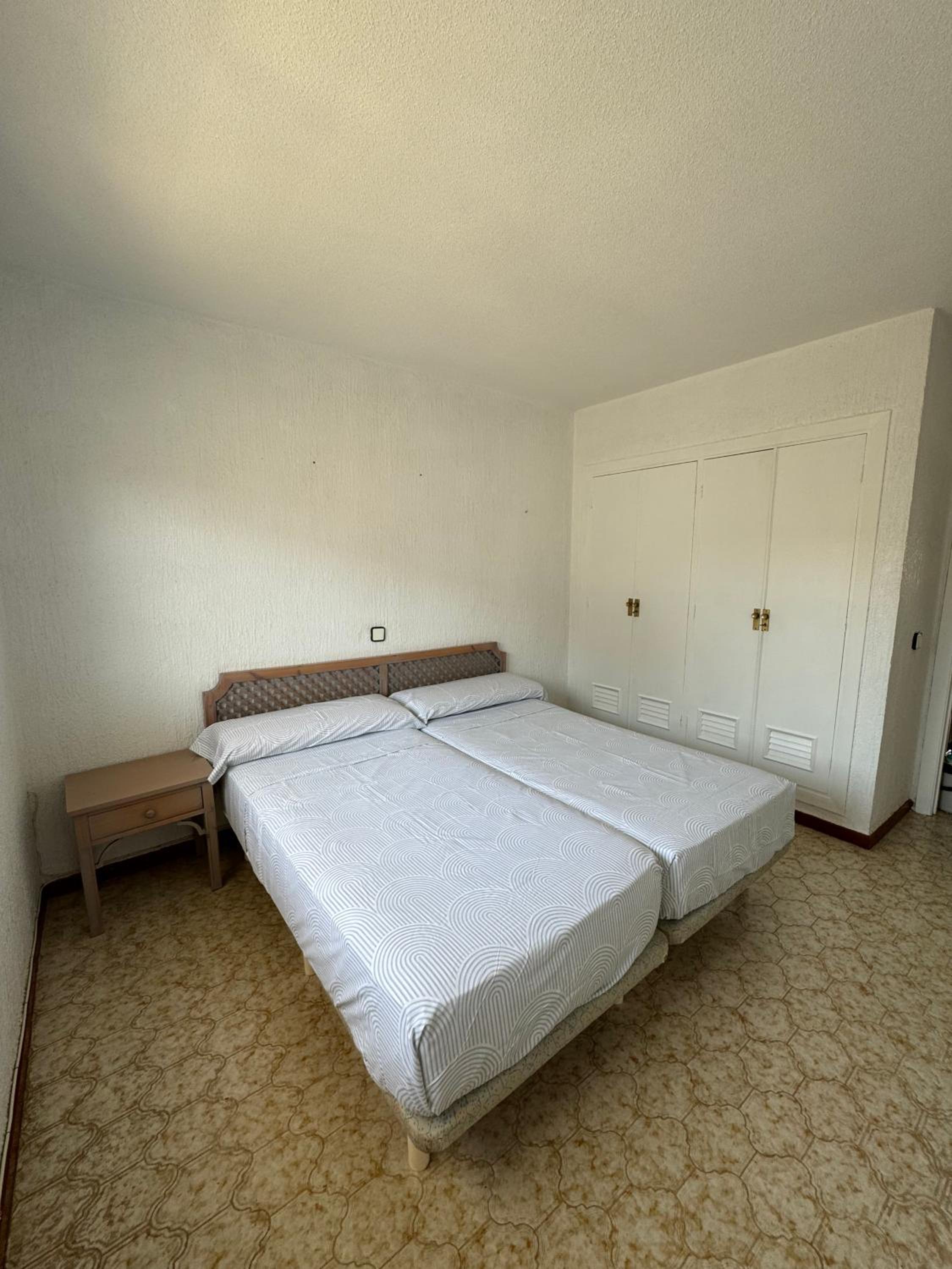 Apartamento de dos habitaciones con terraza y vista al mar