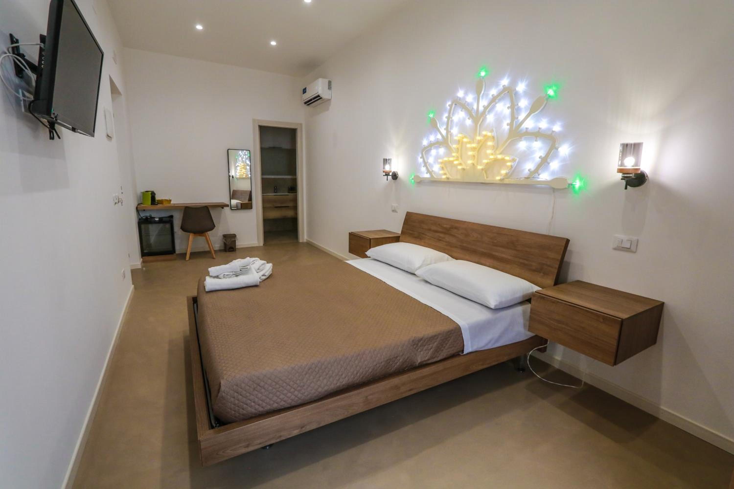 Double Room with Private Bathroom photo 2