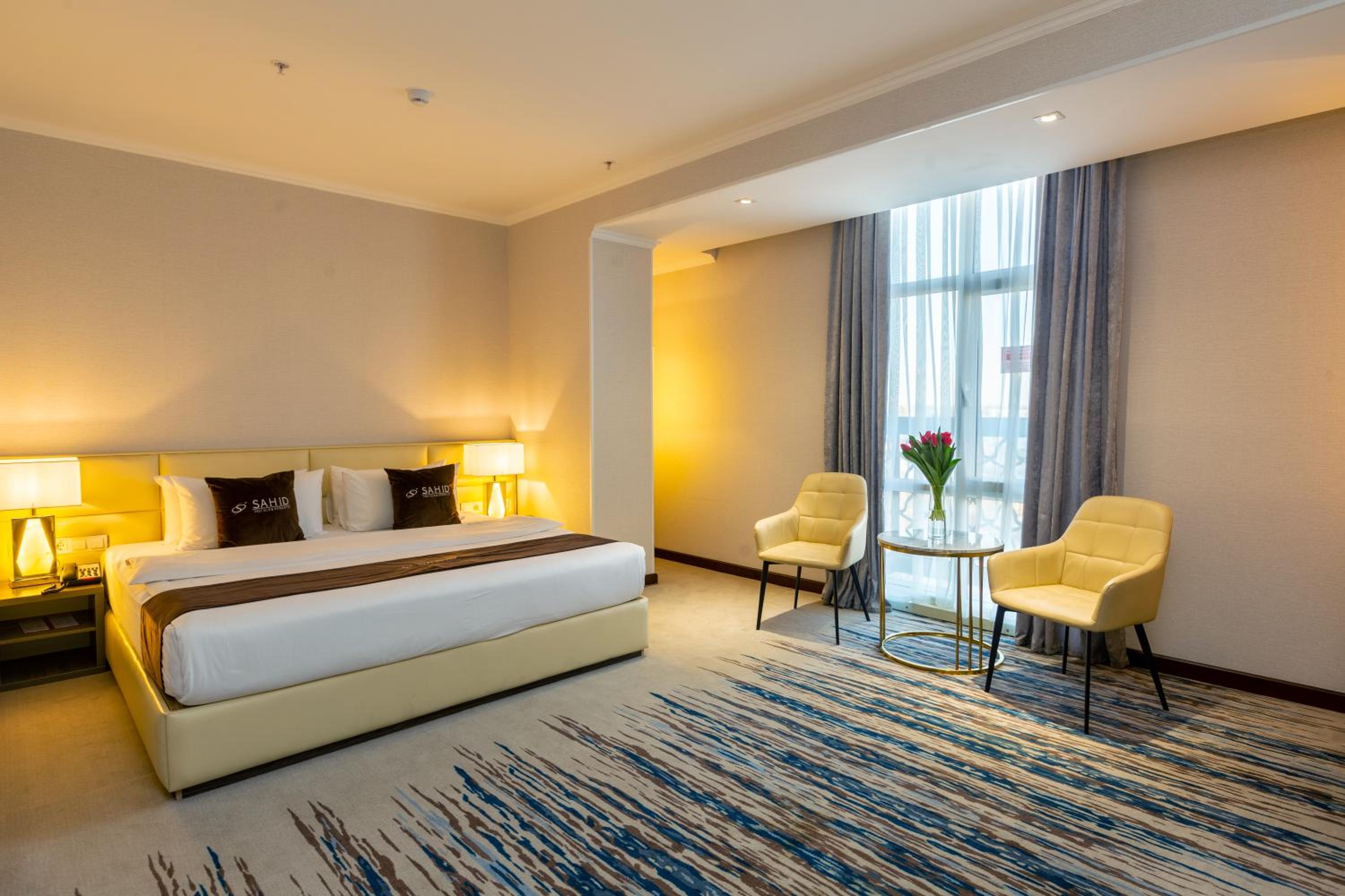 Deluxe King Room - Photo 1