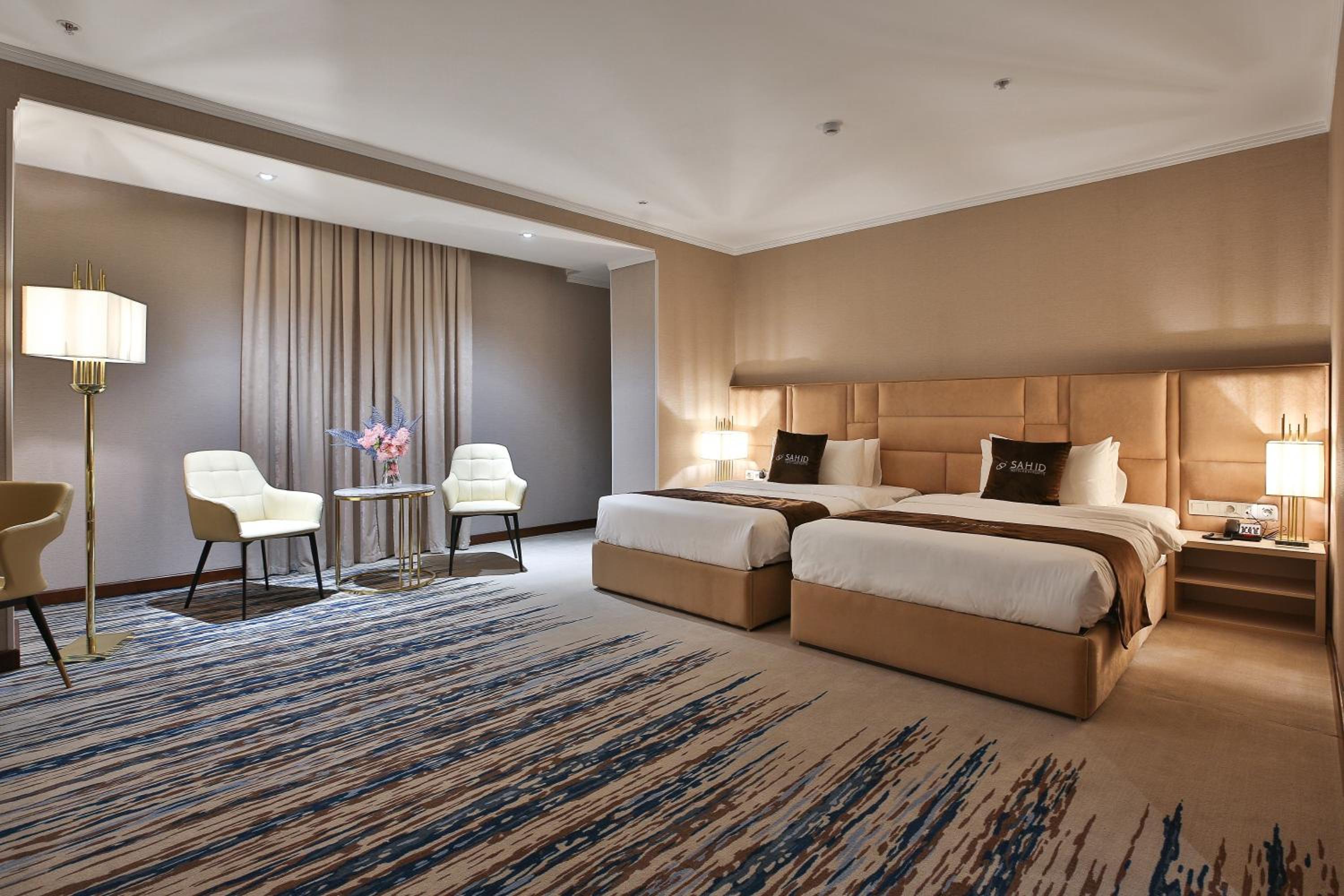 Suite - Photo 1