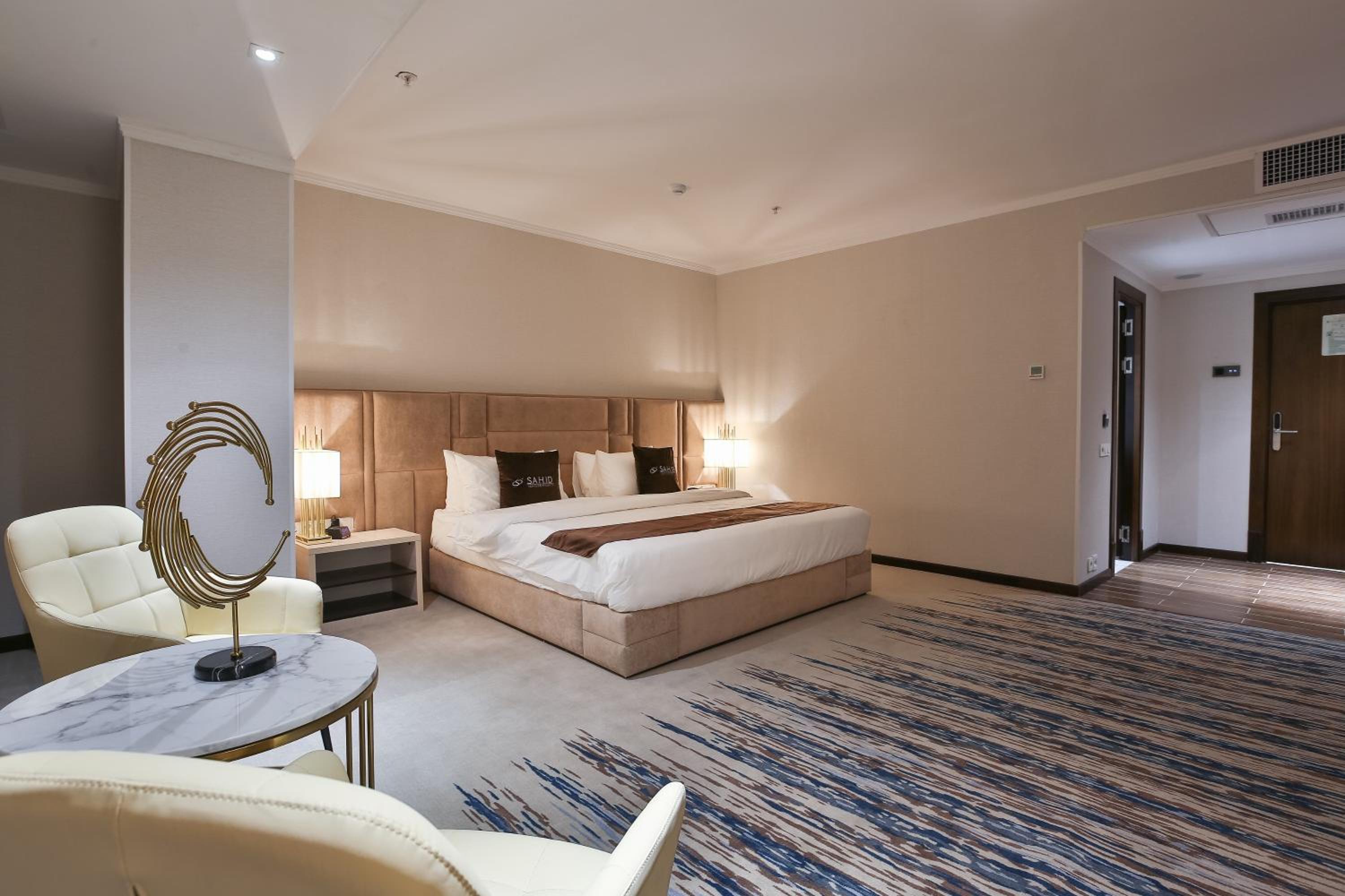 King Suite - Photo 3