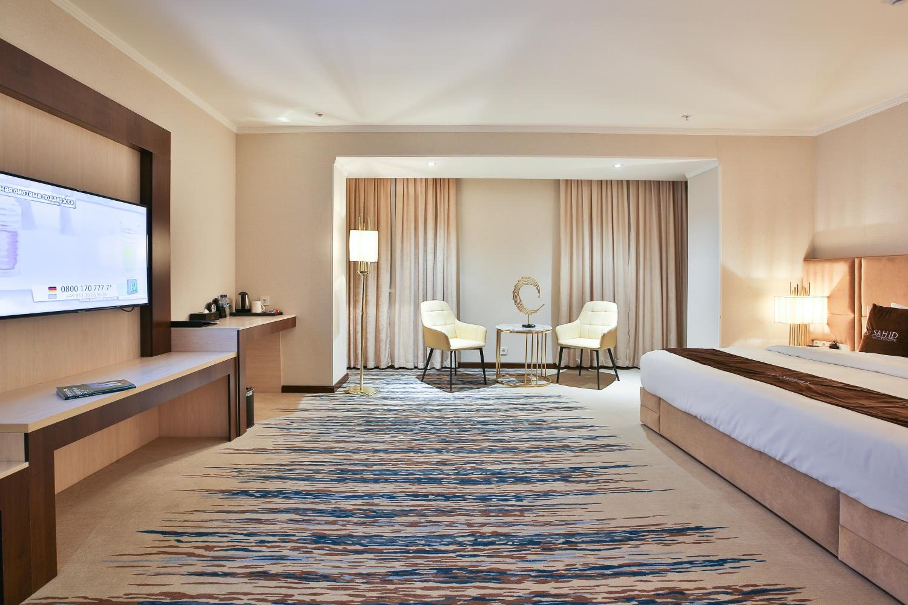 King Suite - Photo 2