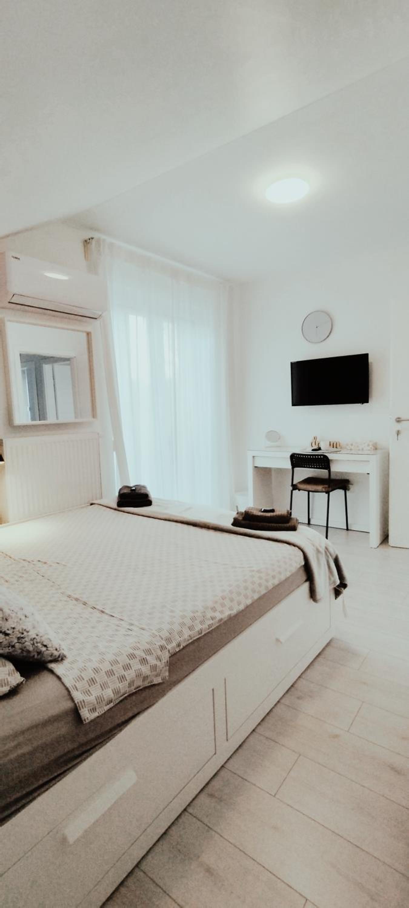 Double Room with Private Bathroom - Photo 3