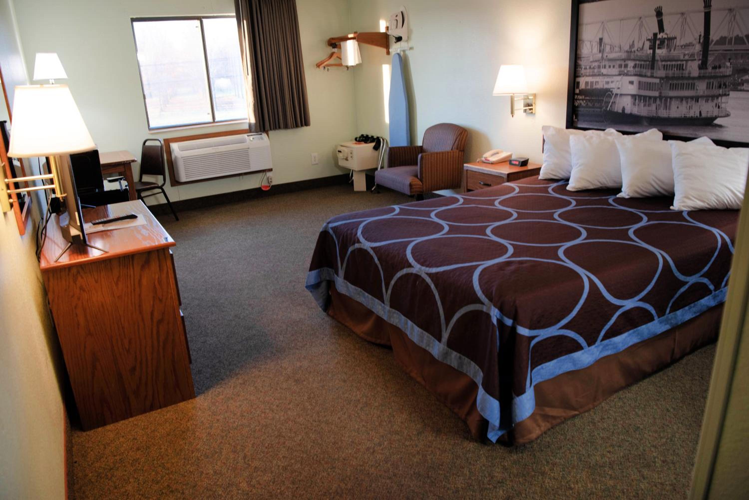 Queen Room - Pet Friendly/Non-Smoking - Photo 3