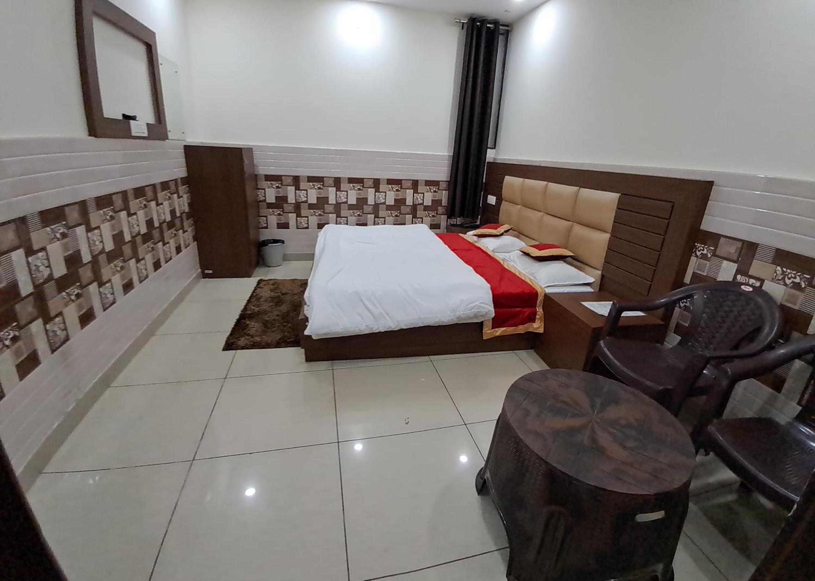 Deluxe Double Room - Photo 17