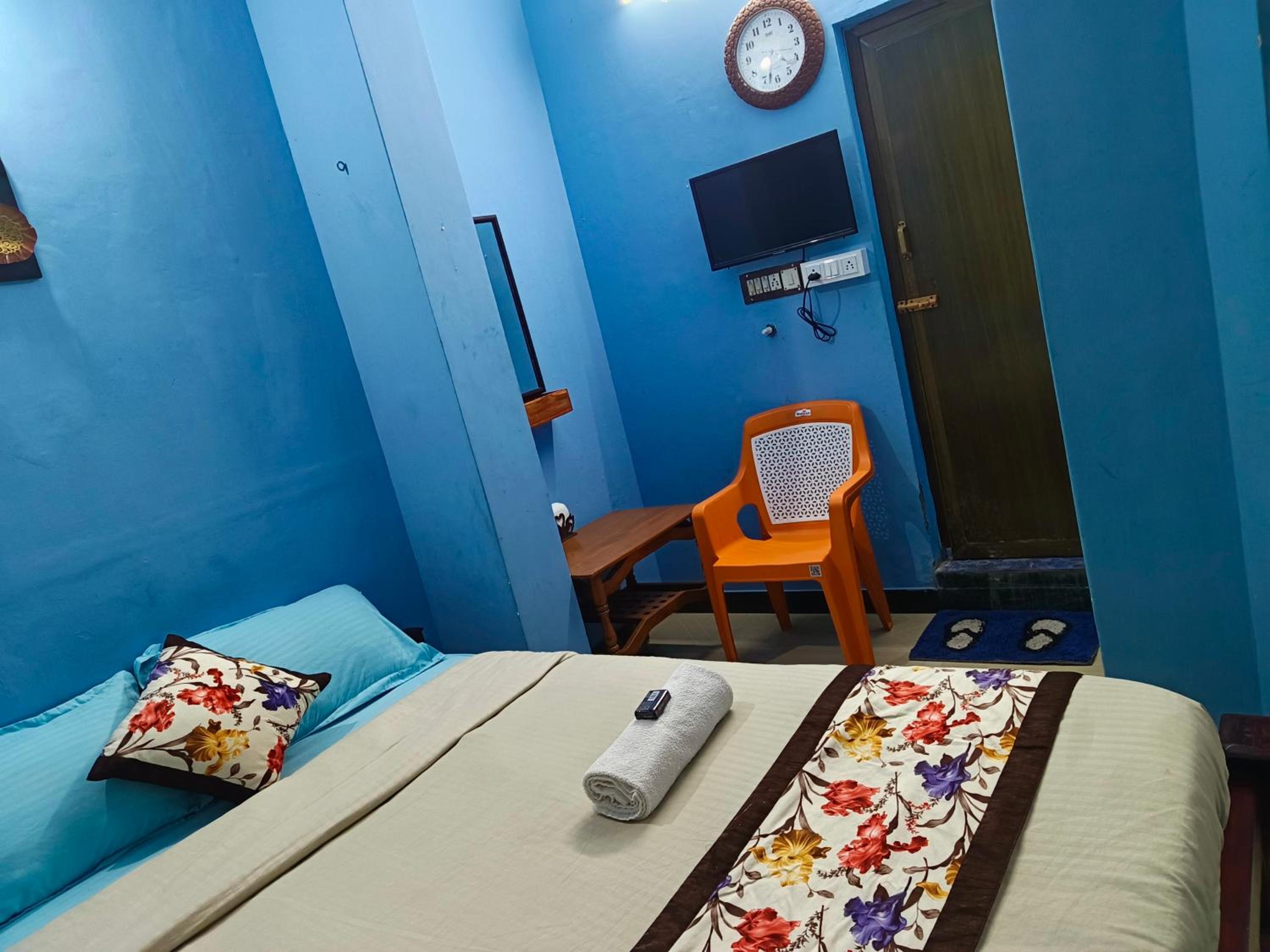 Deluxe Double Room (2 Adults + 1 Child) photo 3