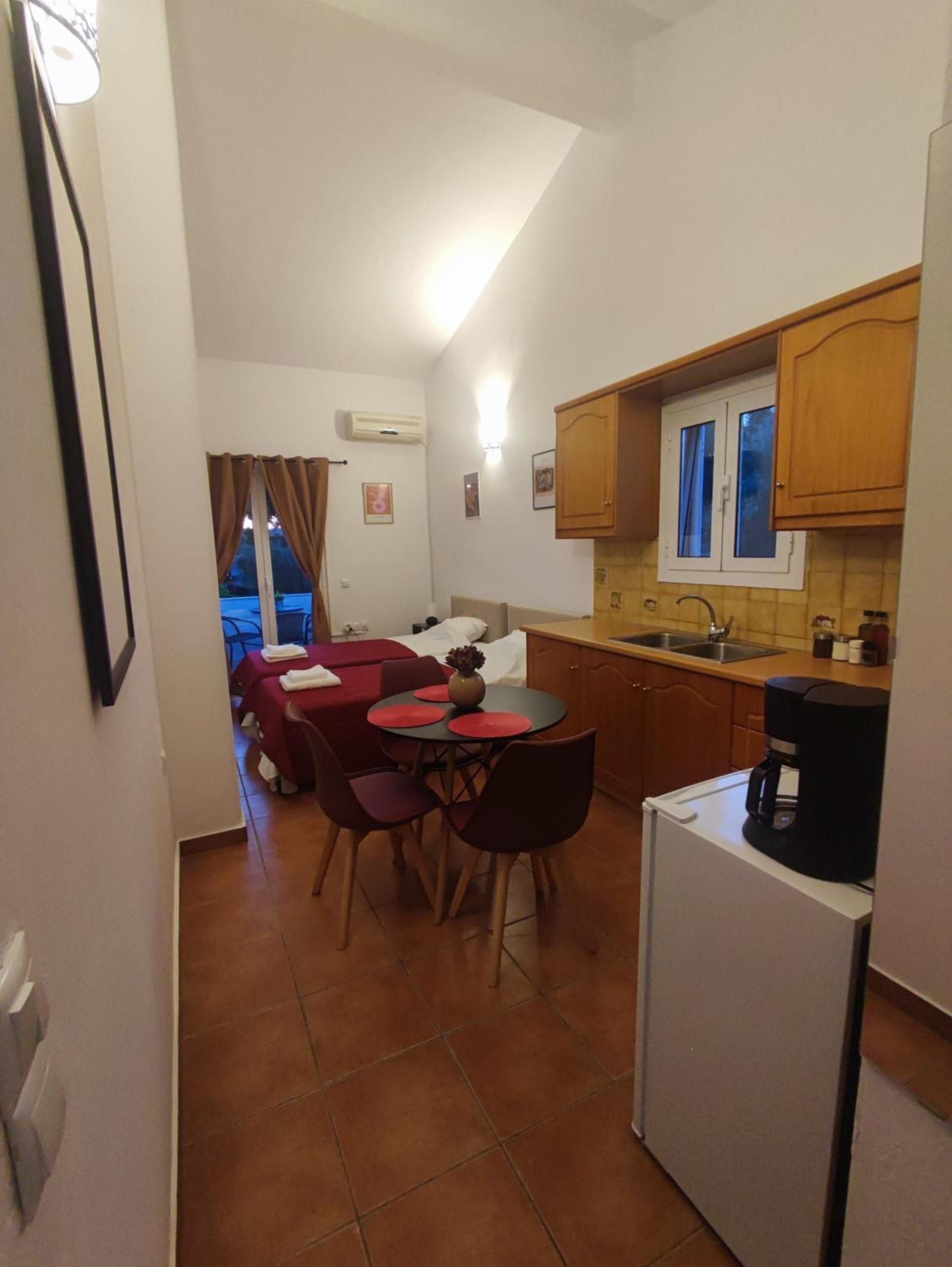 Studio Apartment with Balcony photo 1