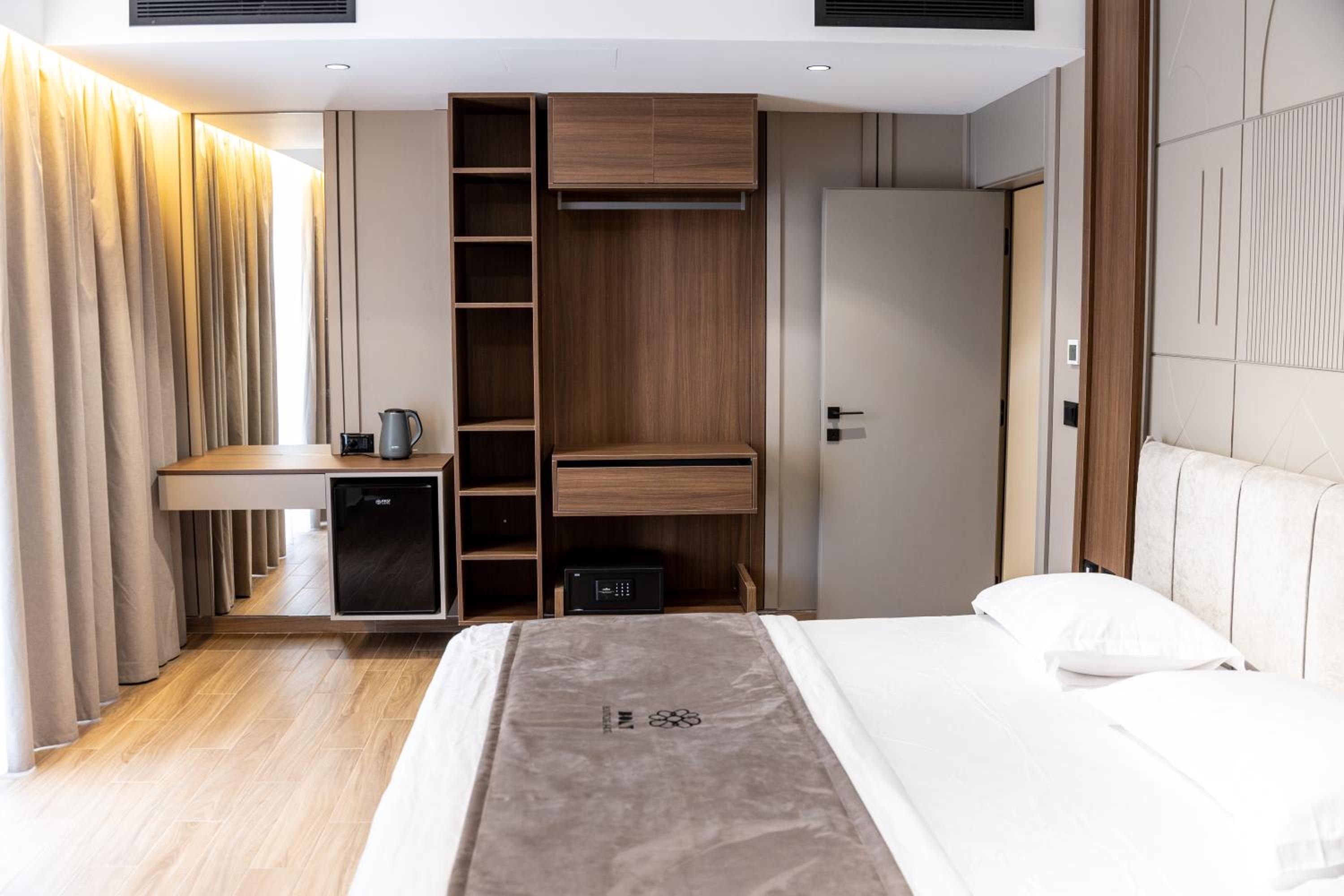 Two-Bedroom Apartment with Balcony photo 3
