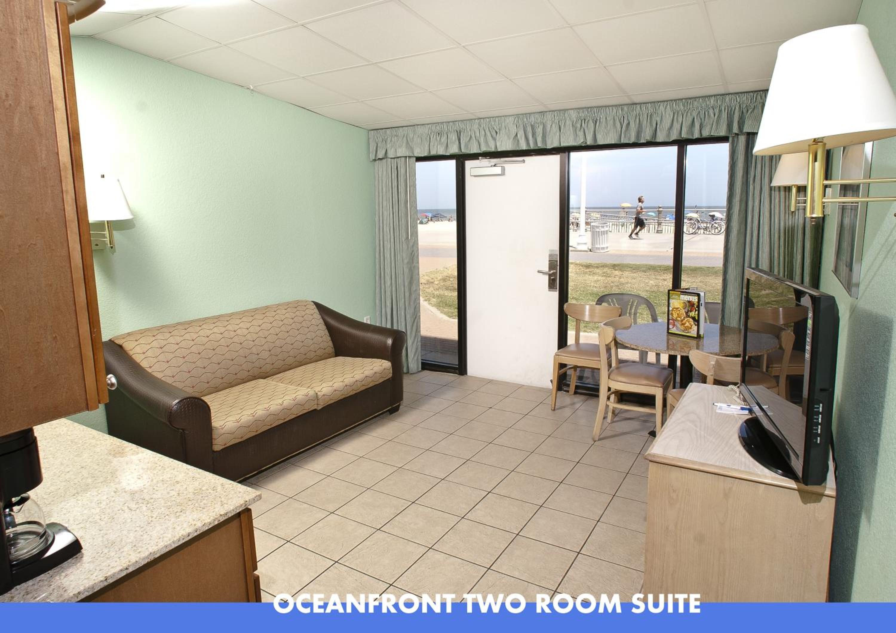 One-Bedroom Suite - Photo 2