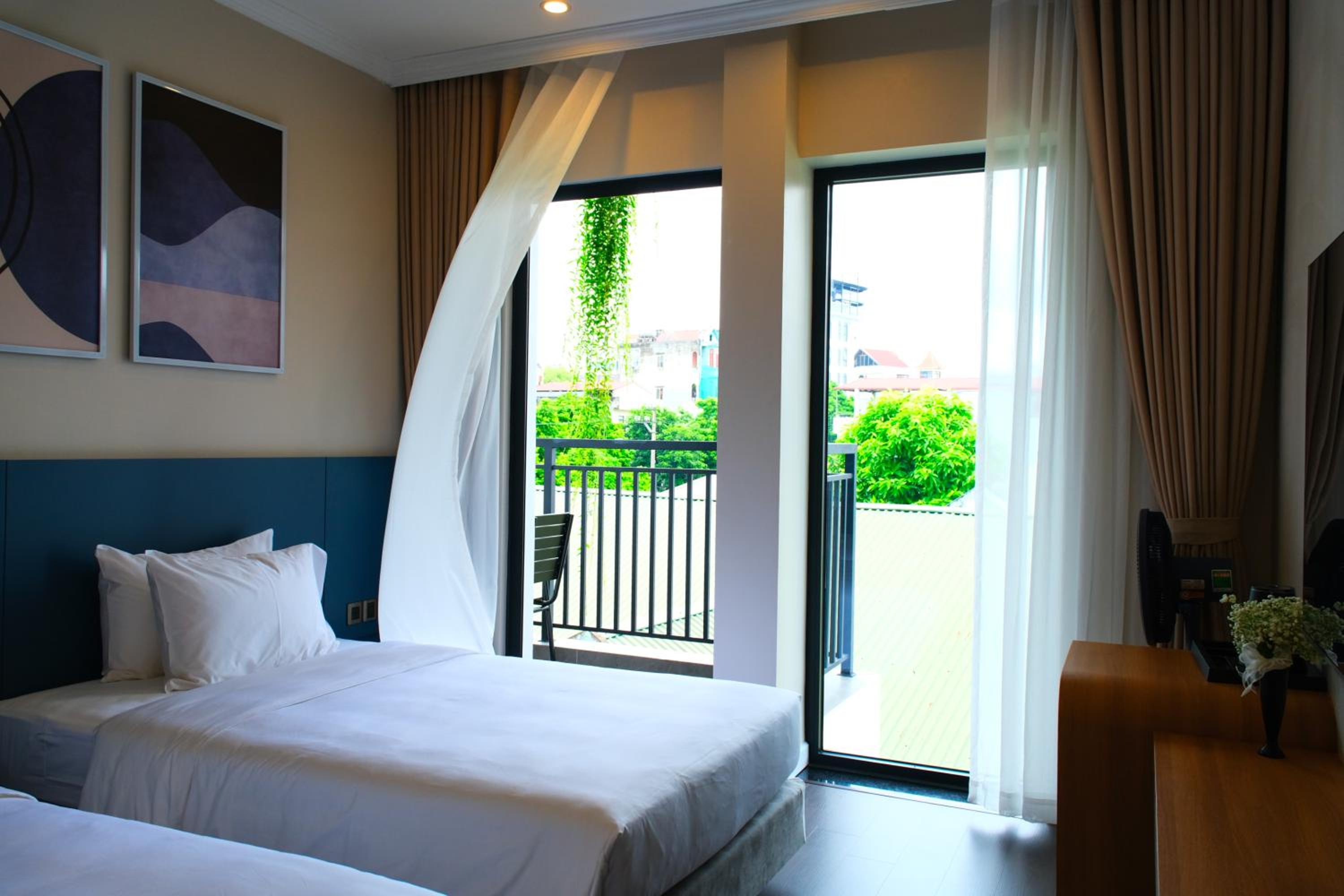 Standard Twin Room - Photo 3