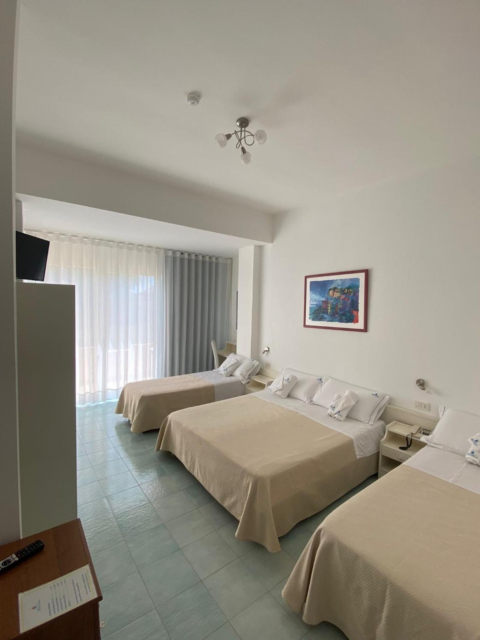 Standard Family Room - Photo 3