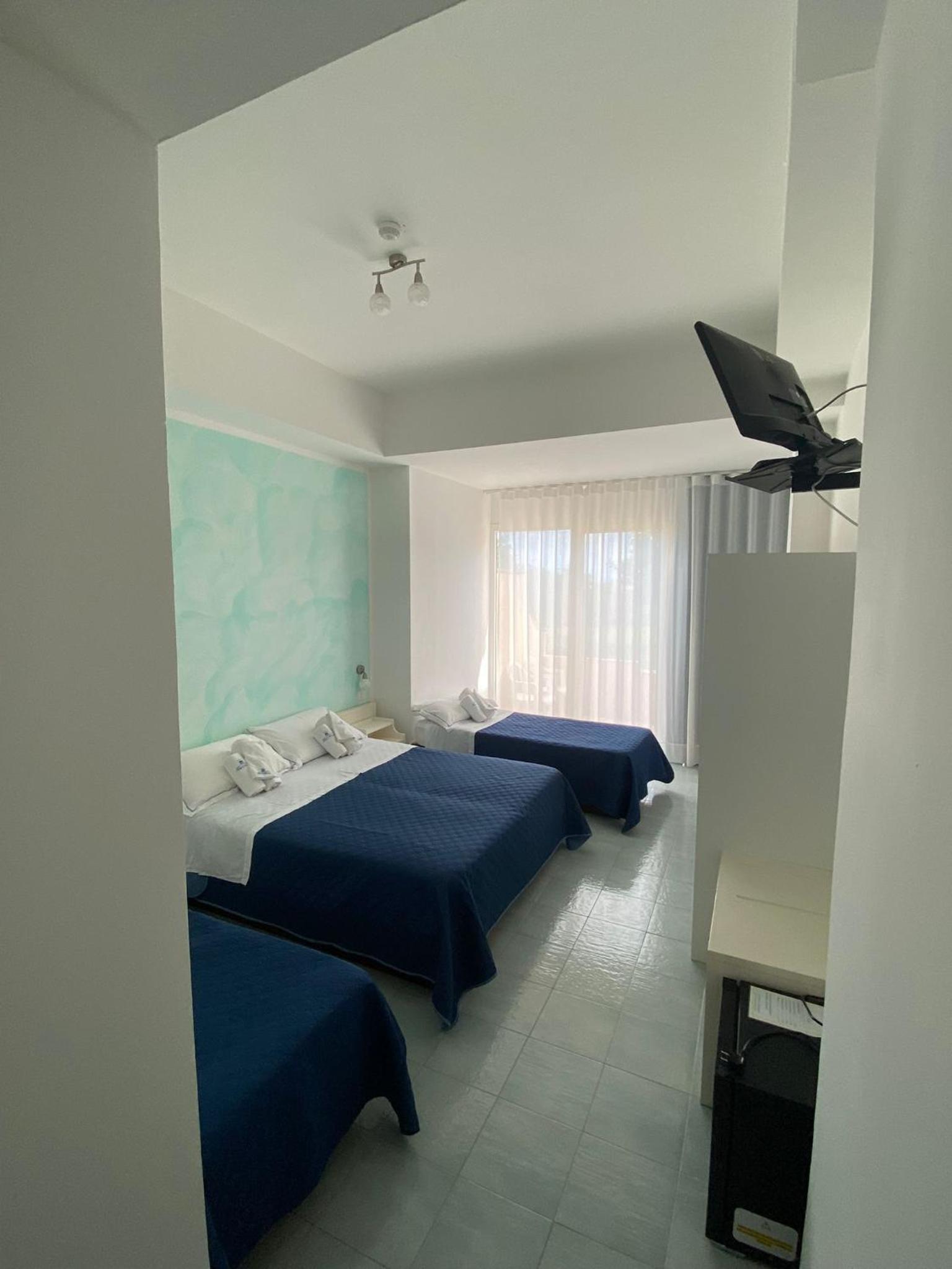 Standard Family Room - Photo 5