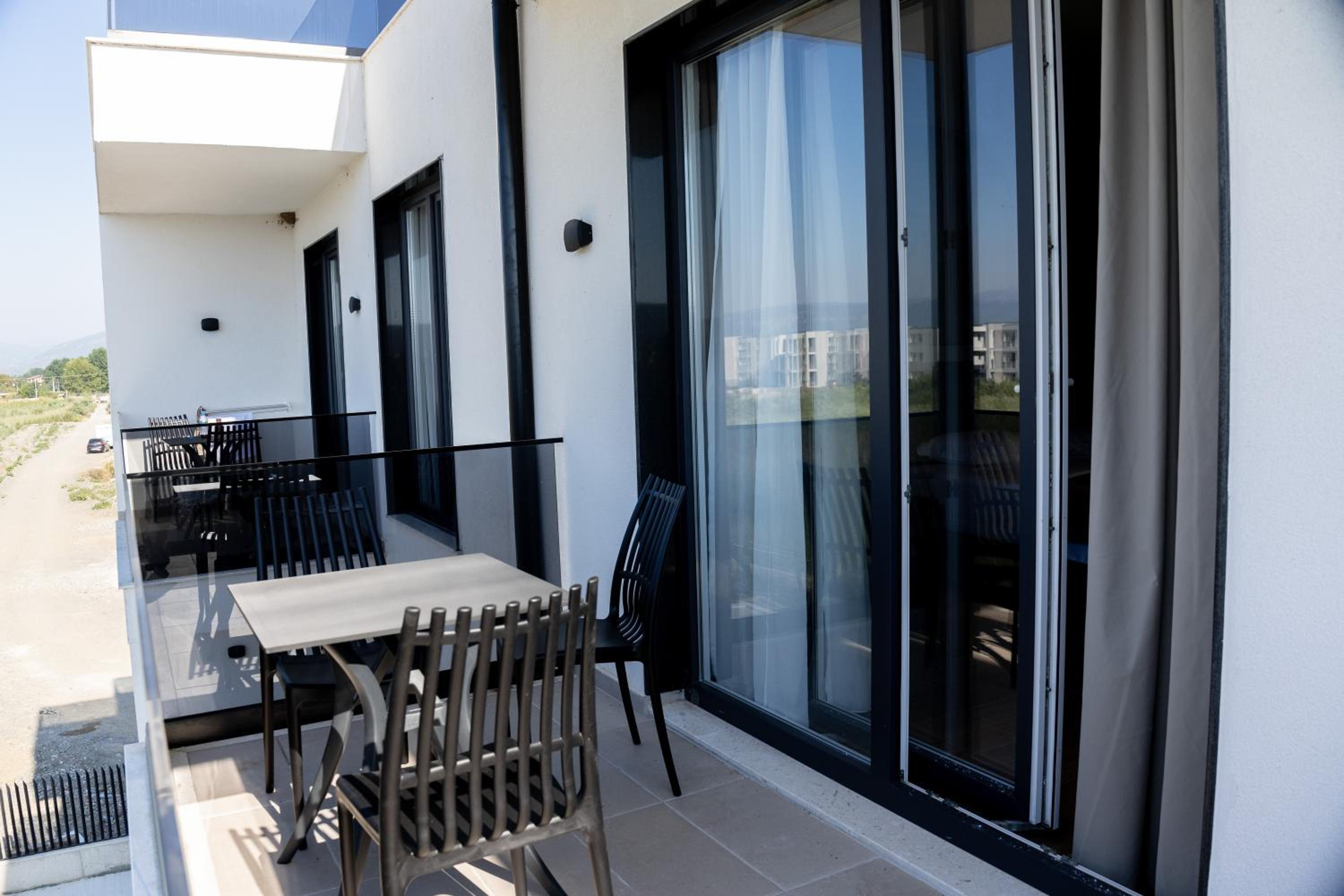 Deluxe Double Room with Balcony photo 2