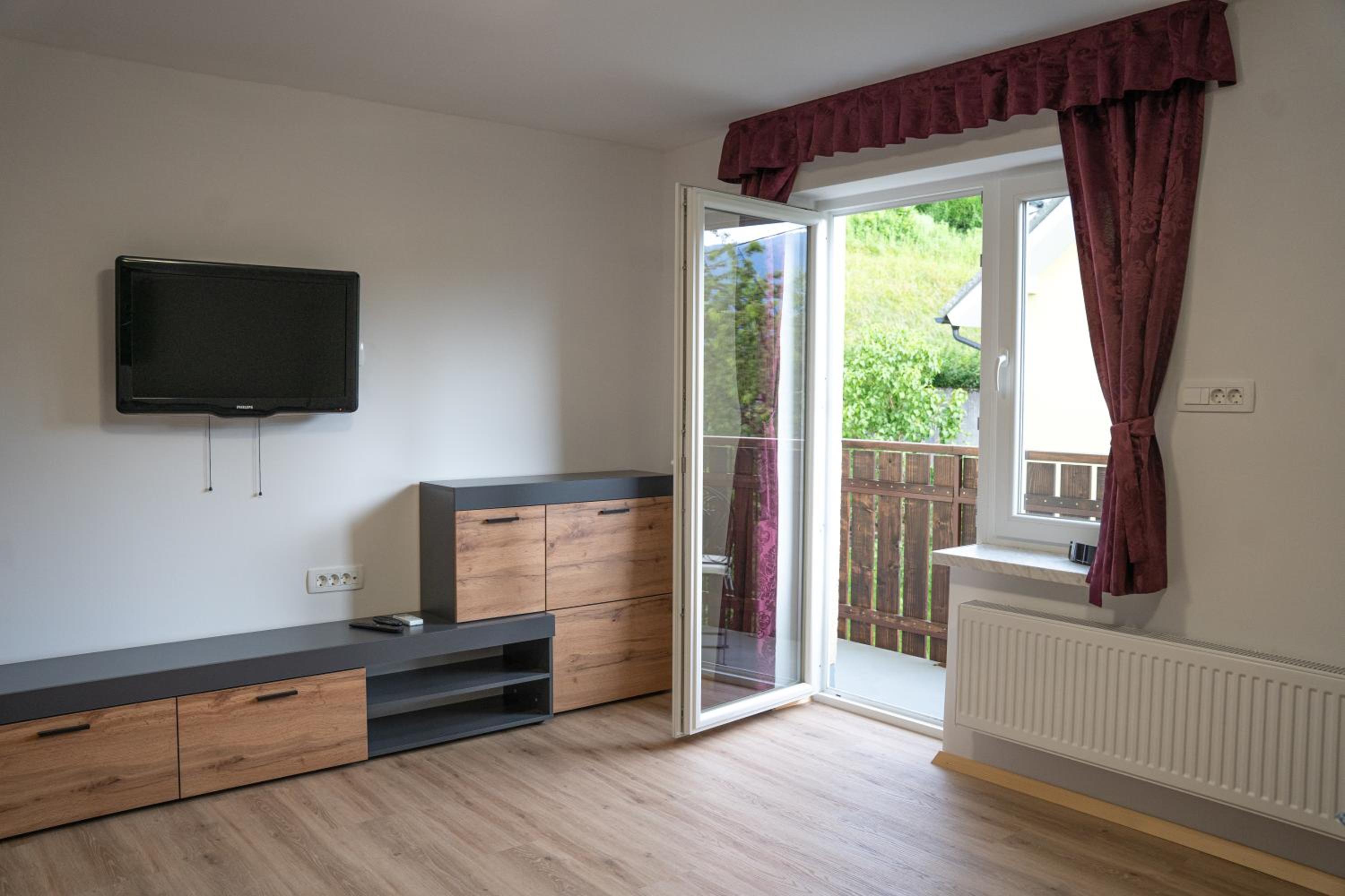 Studio Apartment with Balcony photo 2