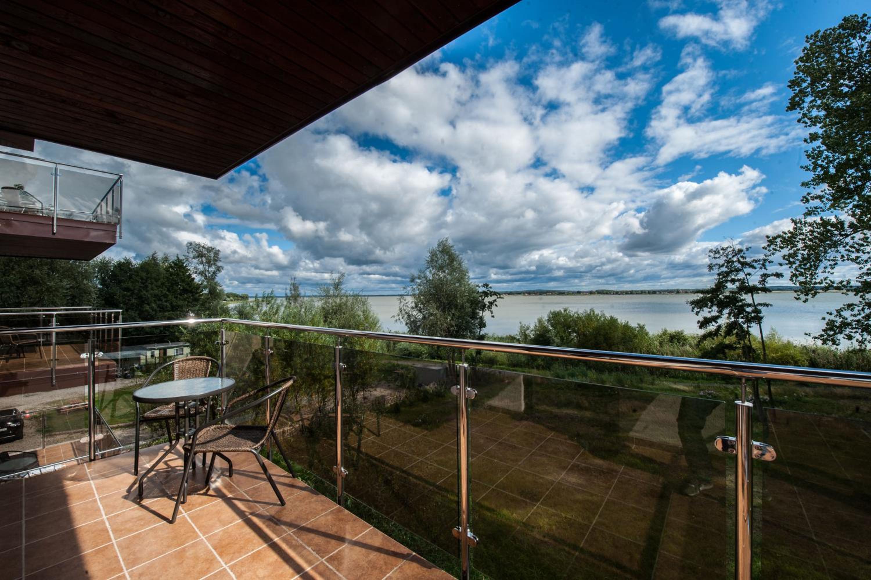 Twin Room with Terrace and Lake View