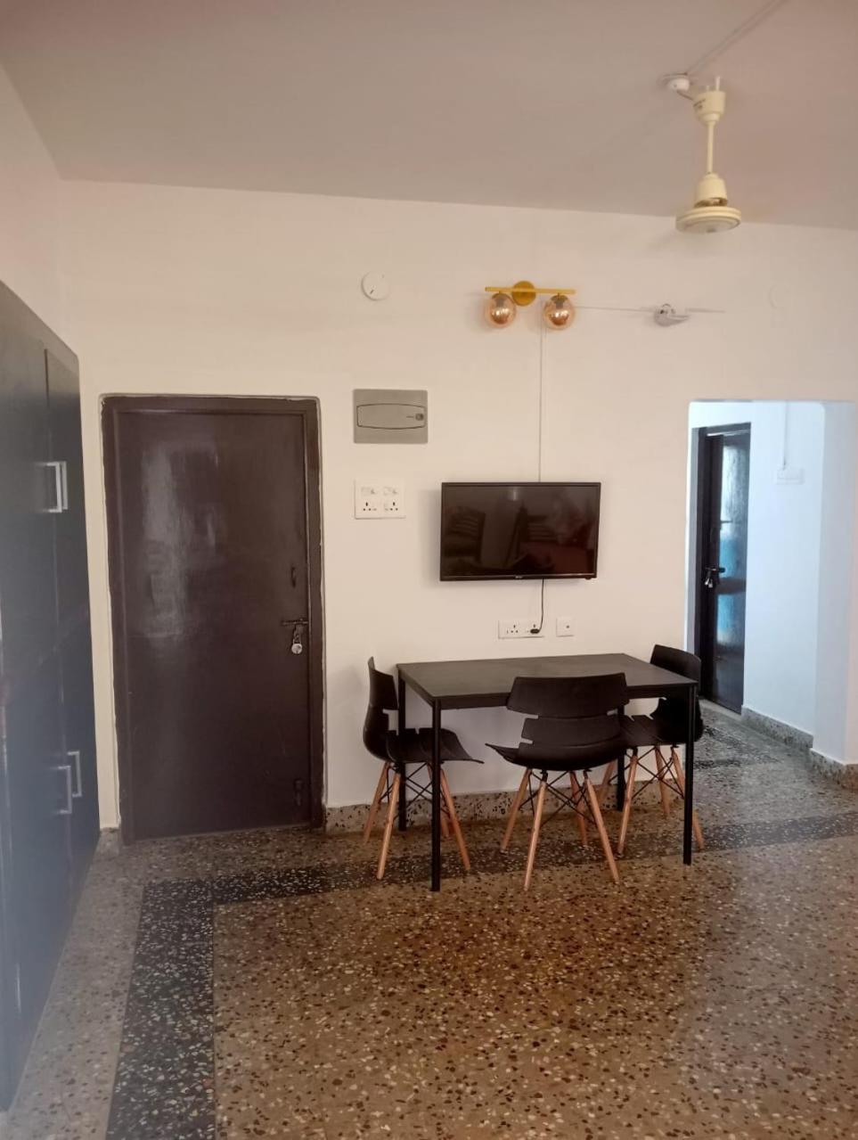 Family Room with Balcony photo 2