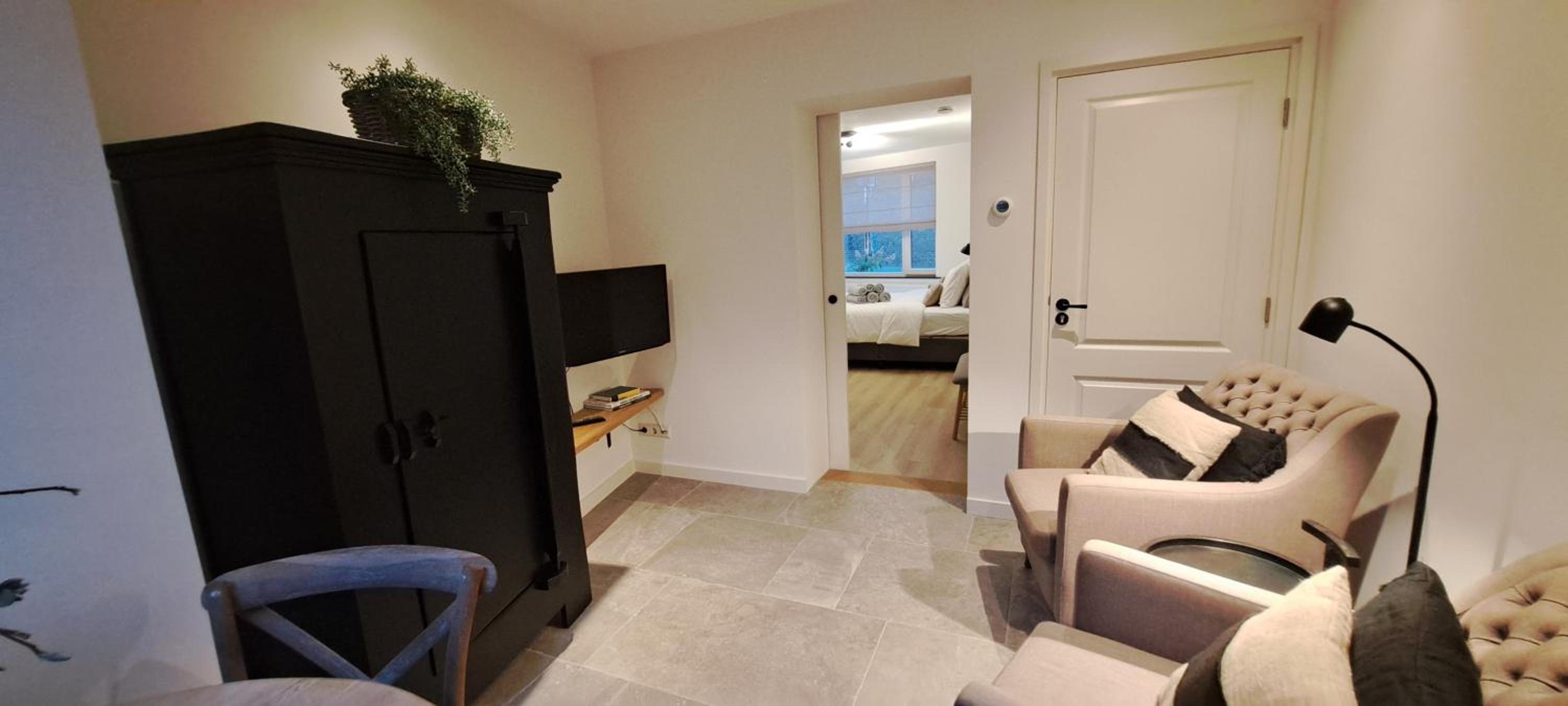 One-Bedroom Apartment photo 2