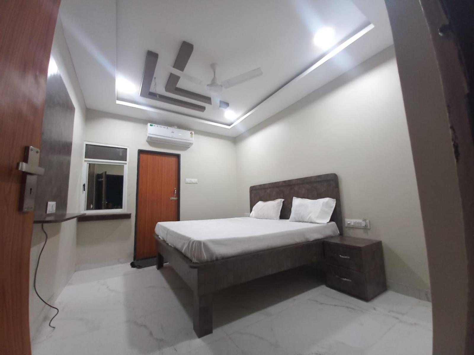 Deluxe Double Room (2 Adults + 1 Child) photo 3