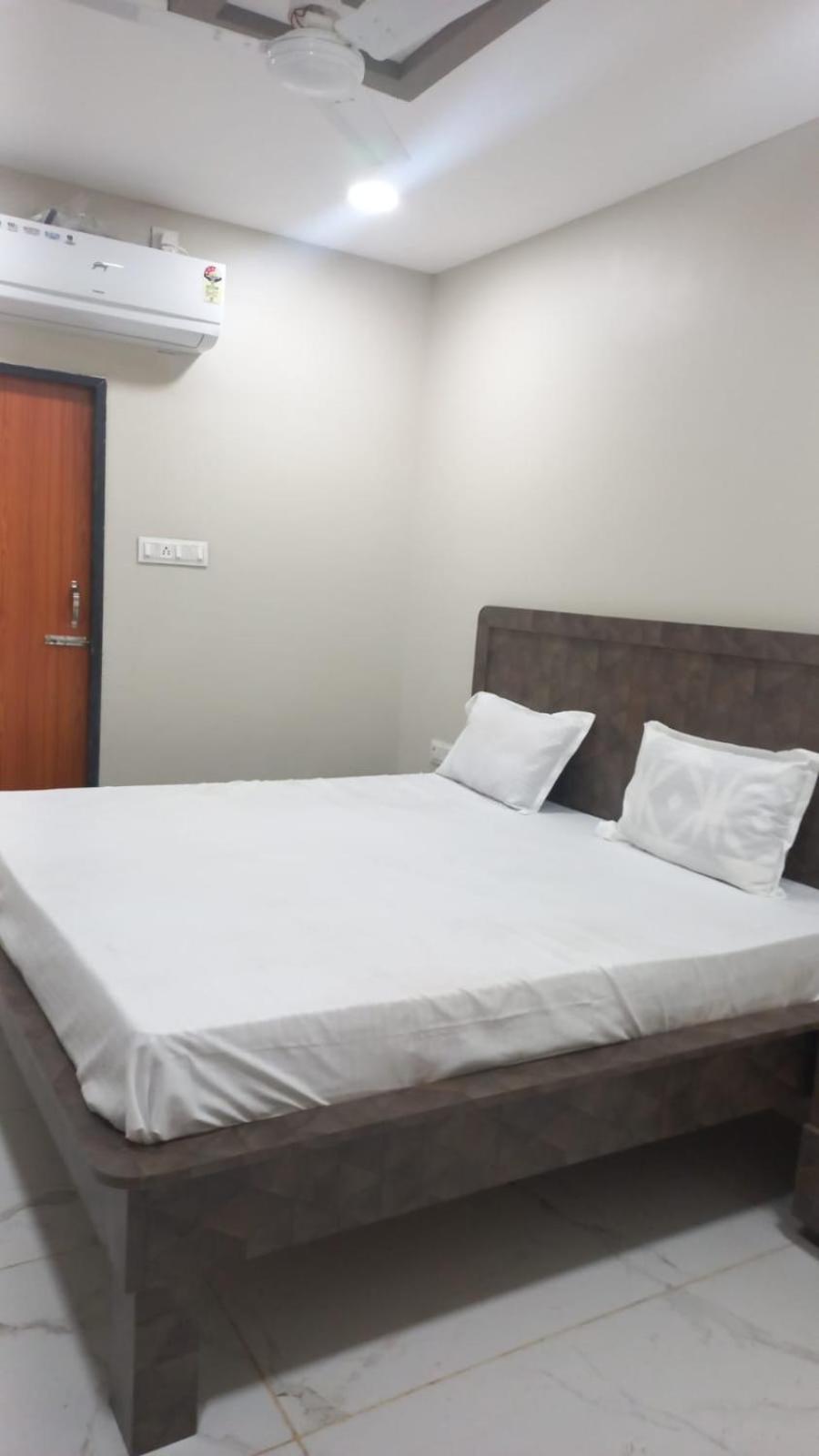 Deluxe King Room photo 2