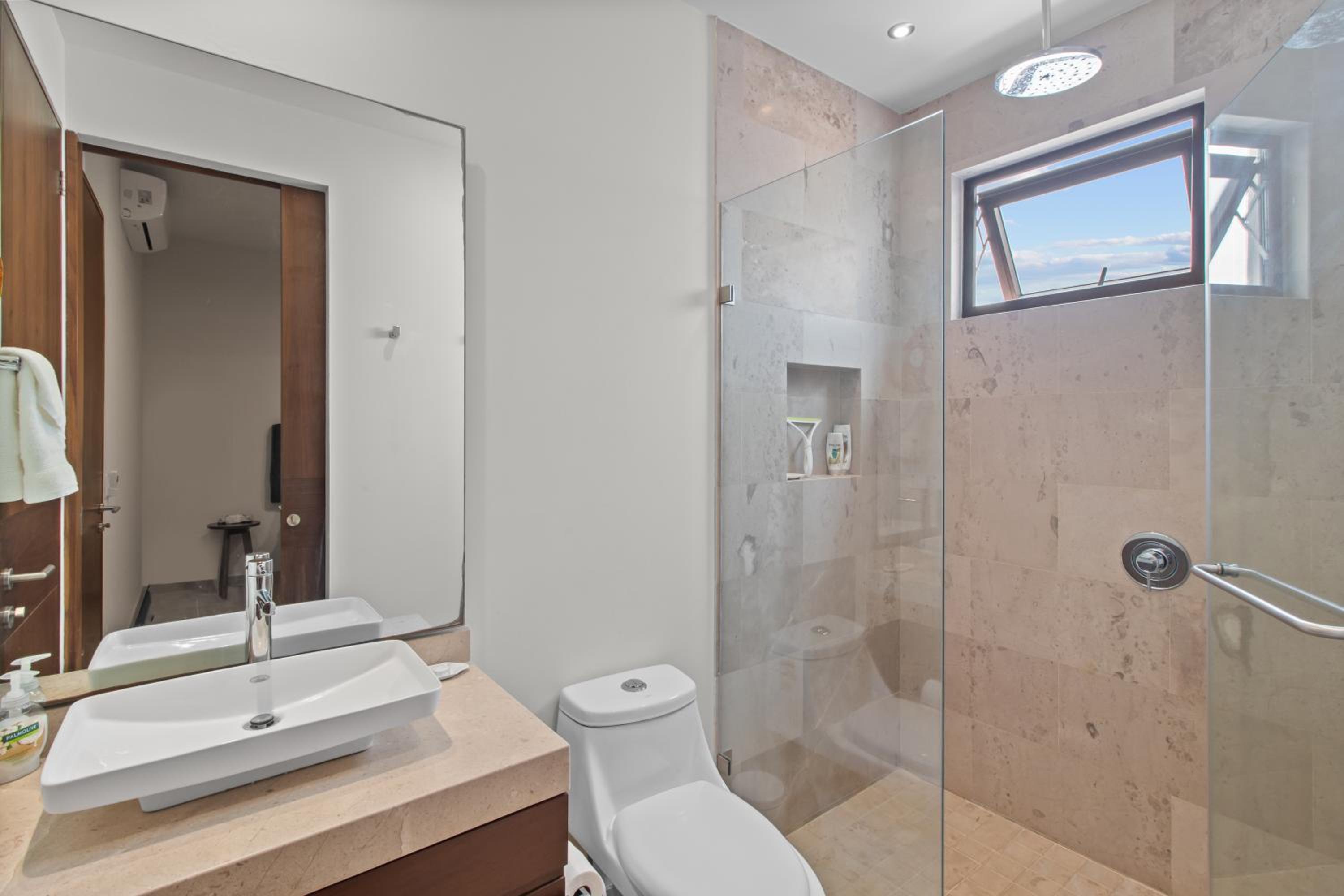 Two-Bedroom Deluxe Apartment with Ocean View photo 3