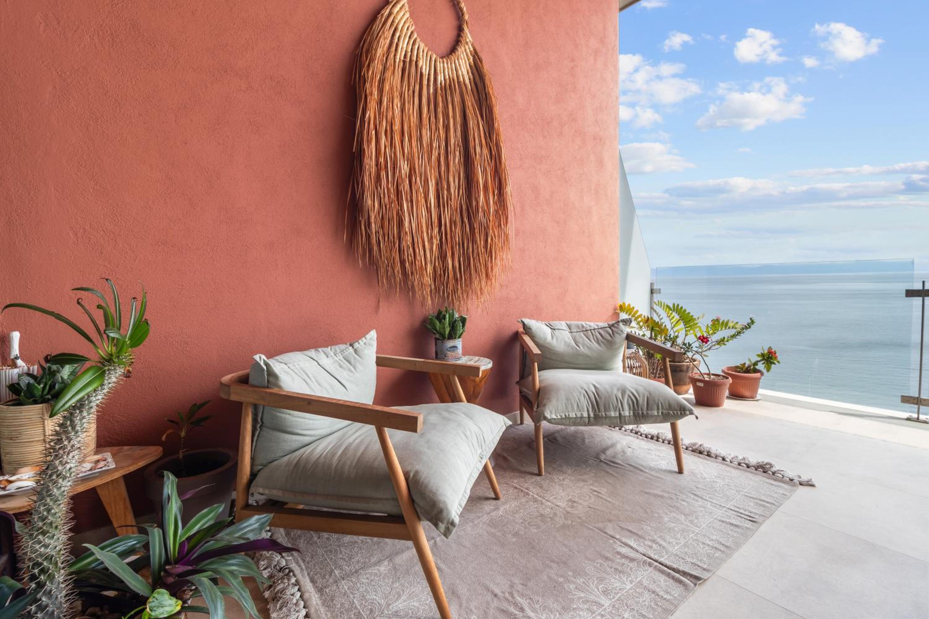 Two-Bedroom Deluxe Apartment with Ocean View photo 2
