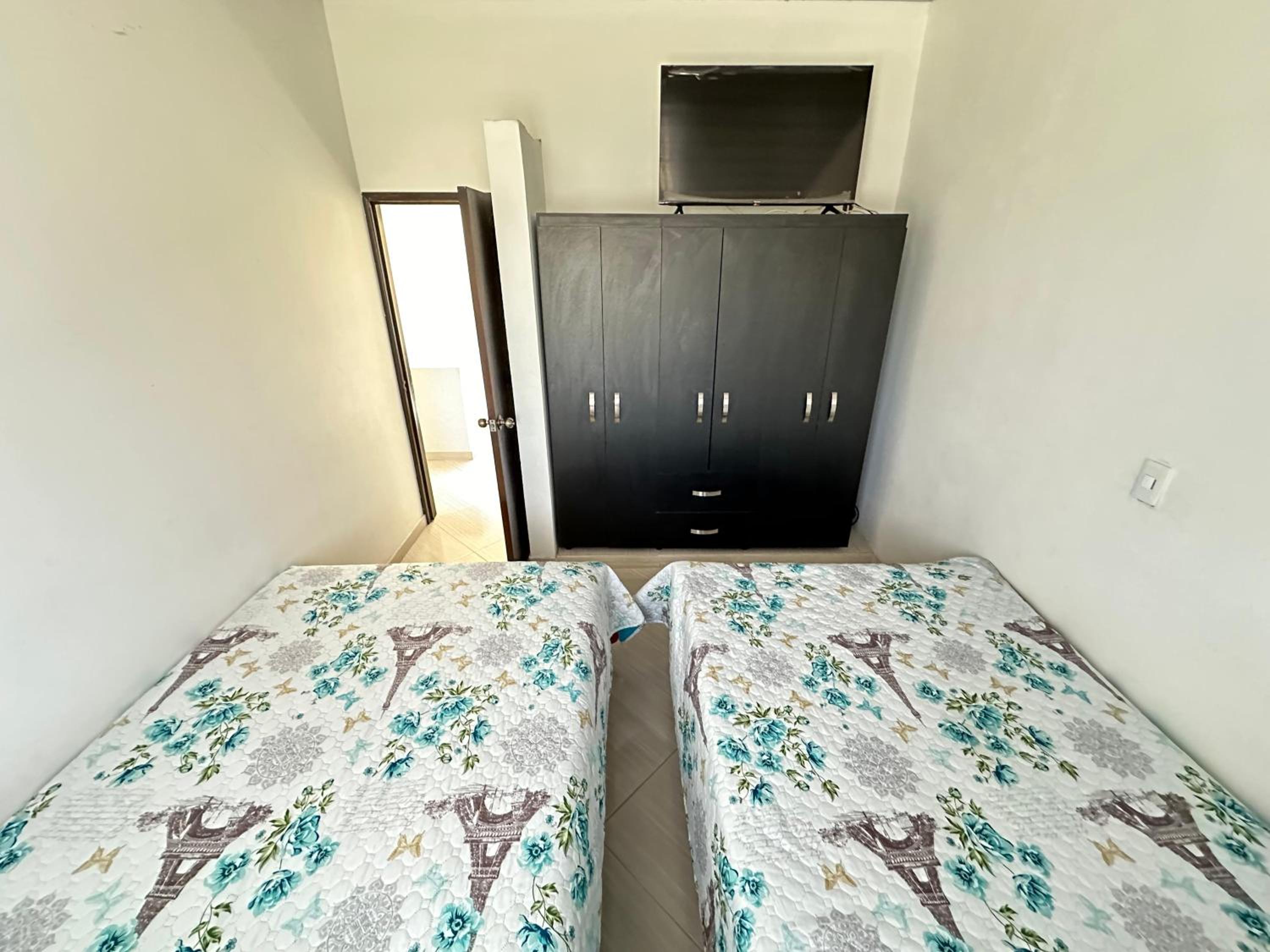 Three-Bedroom House photo 3