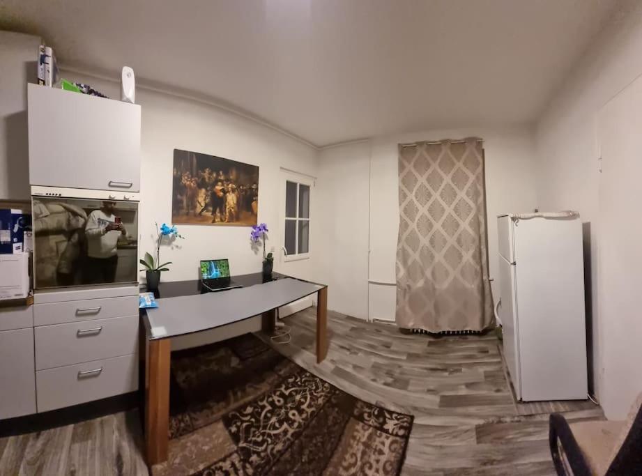 One-Bedroom Apartment photo 3