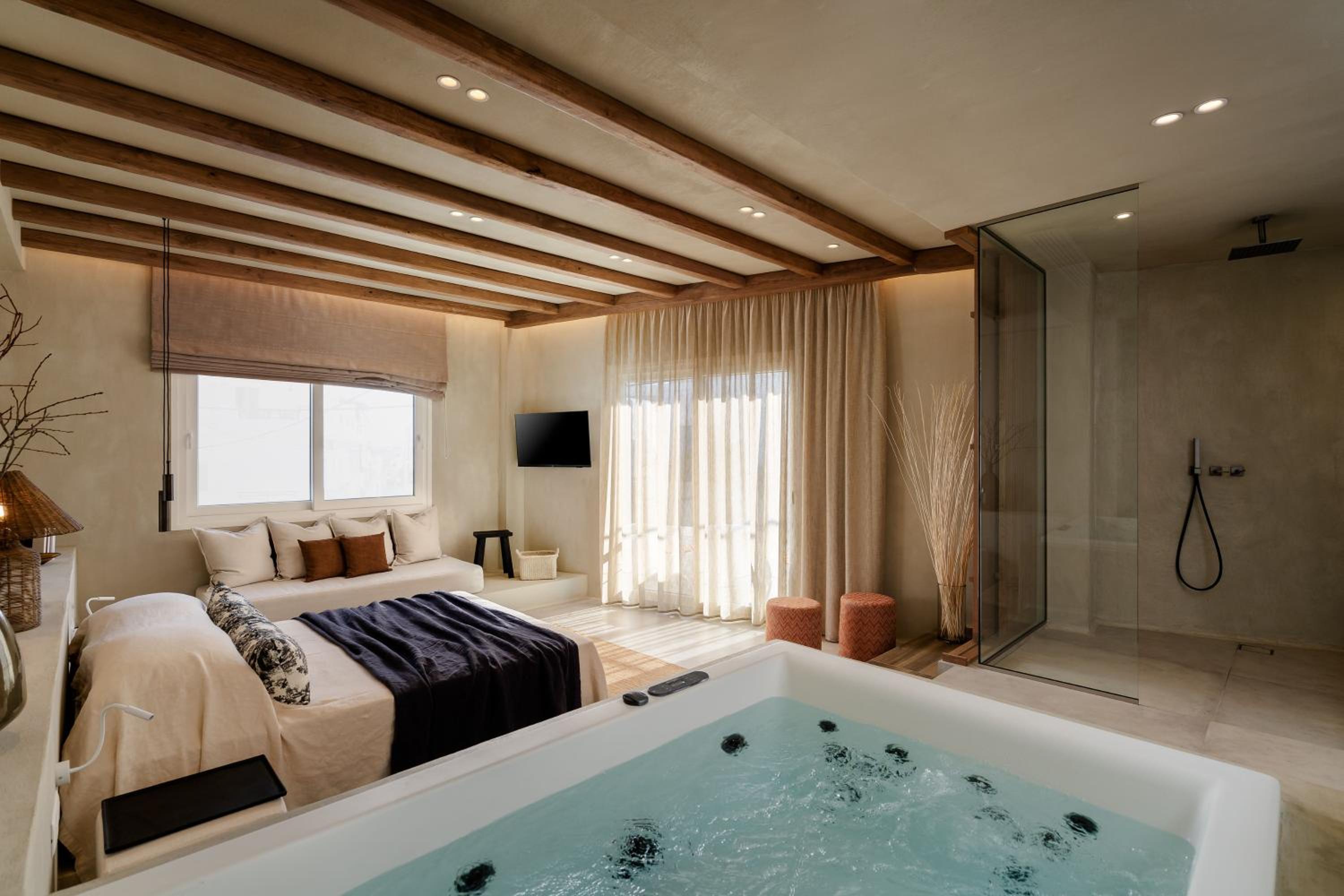 Queen Suite with Spa Bath