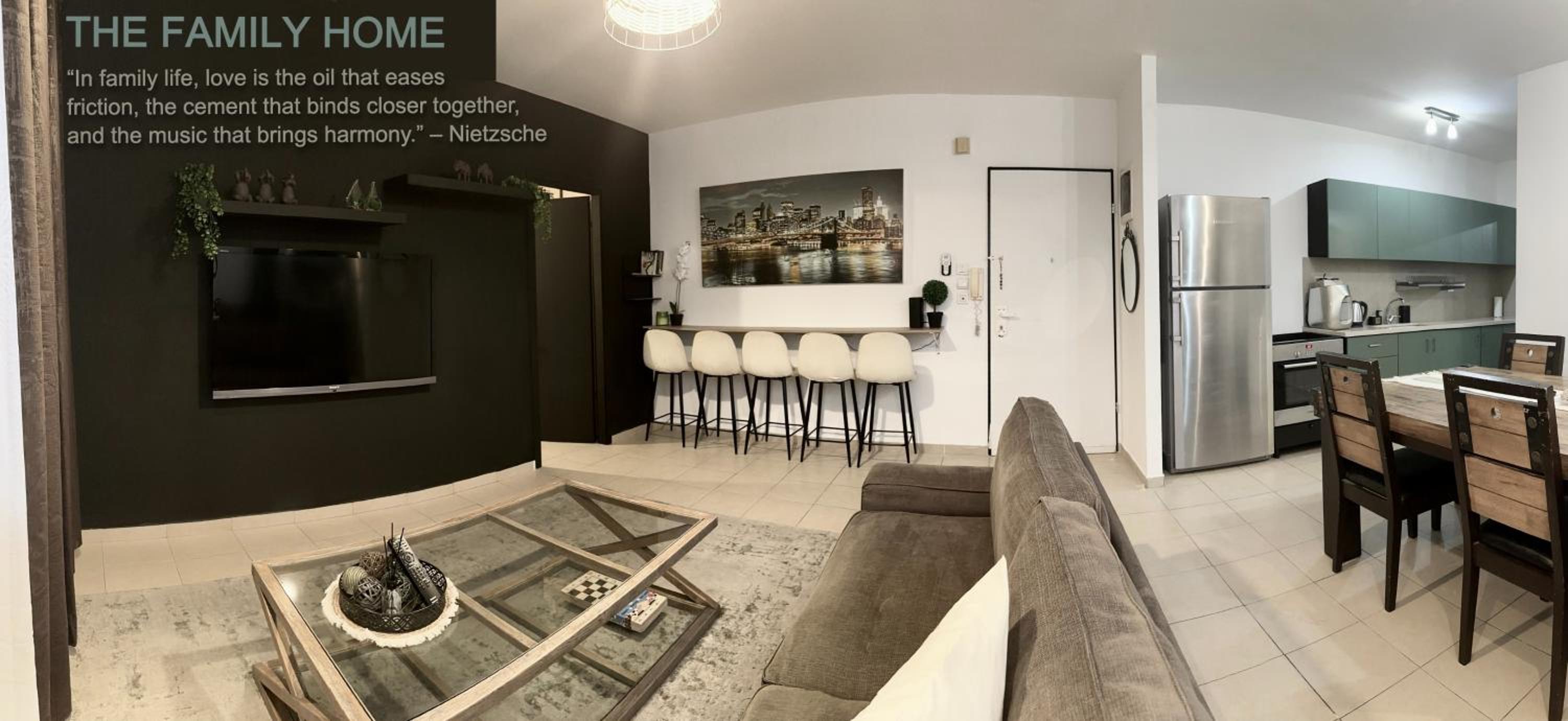 Deluxe Family Suite - Photo 12