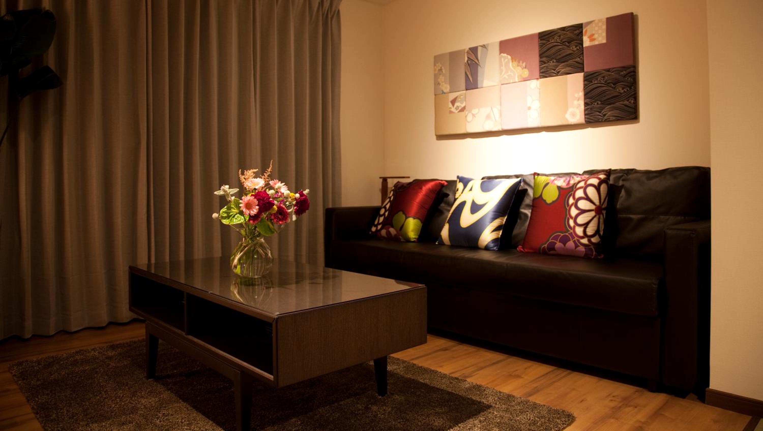 One-Bedroom Apartment - Photo 2