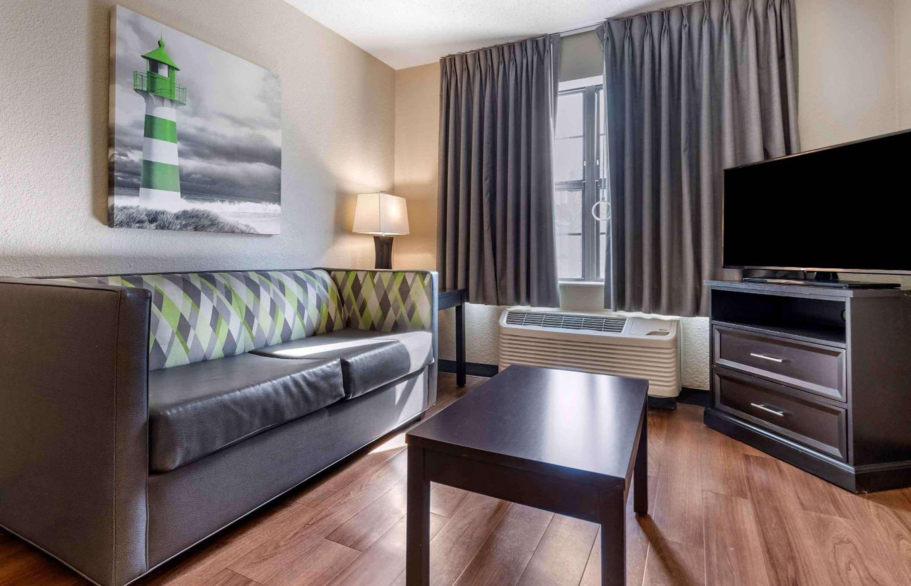 One Bedroom Suite with One King Bed - Disability Access - Non-Smoking - Photo 12