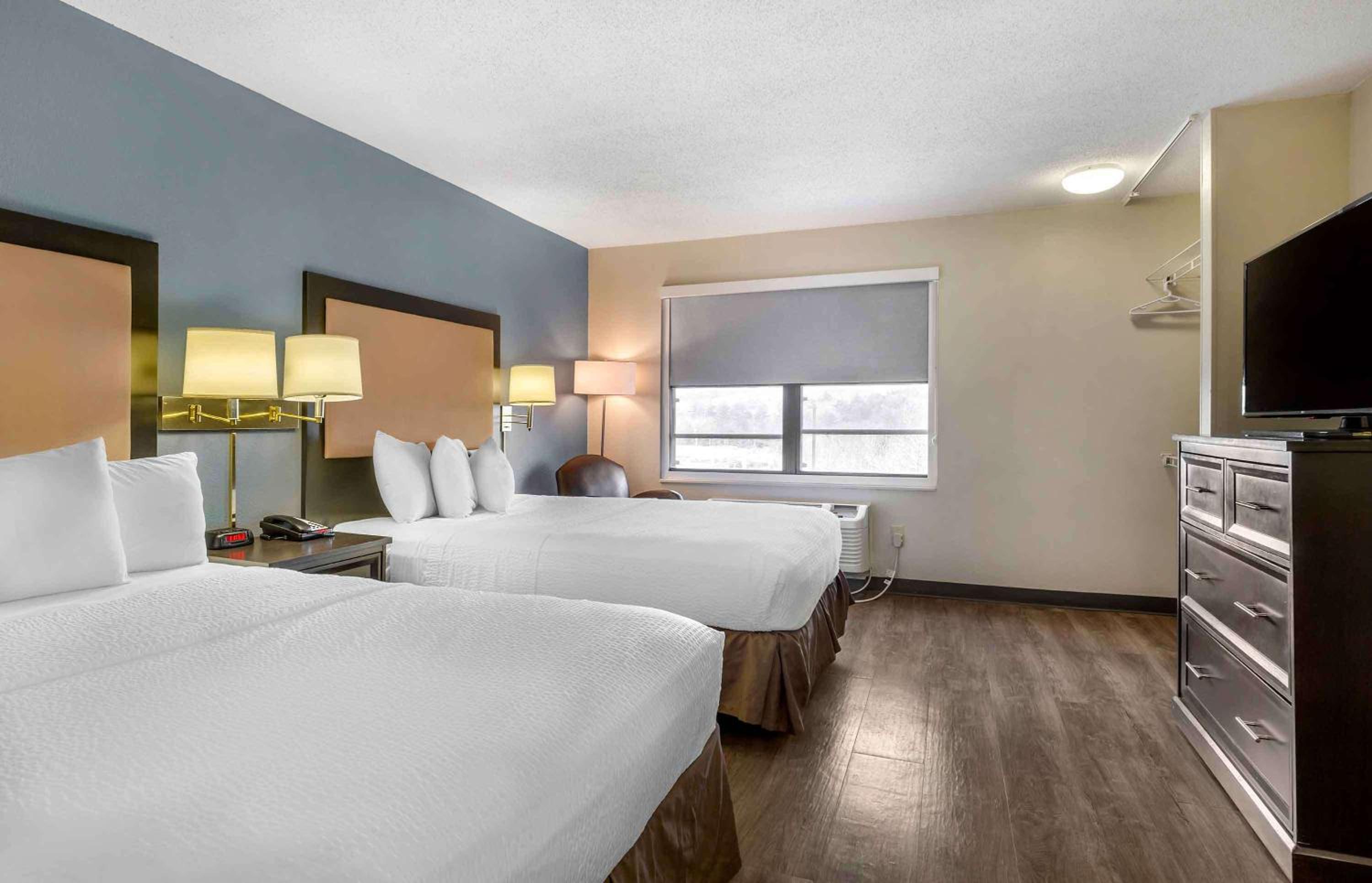 2 Full Beds | Non-Smoking, Kitchen - Photo 3