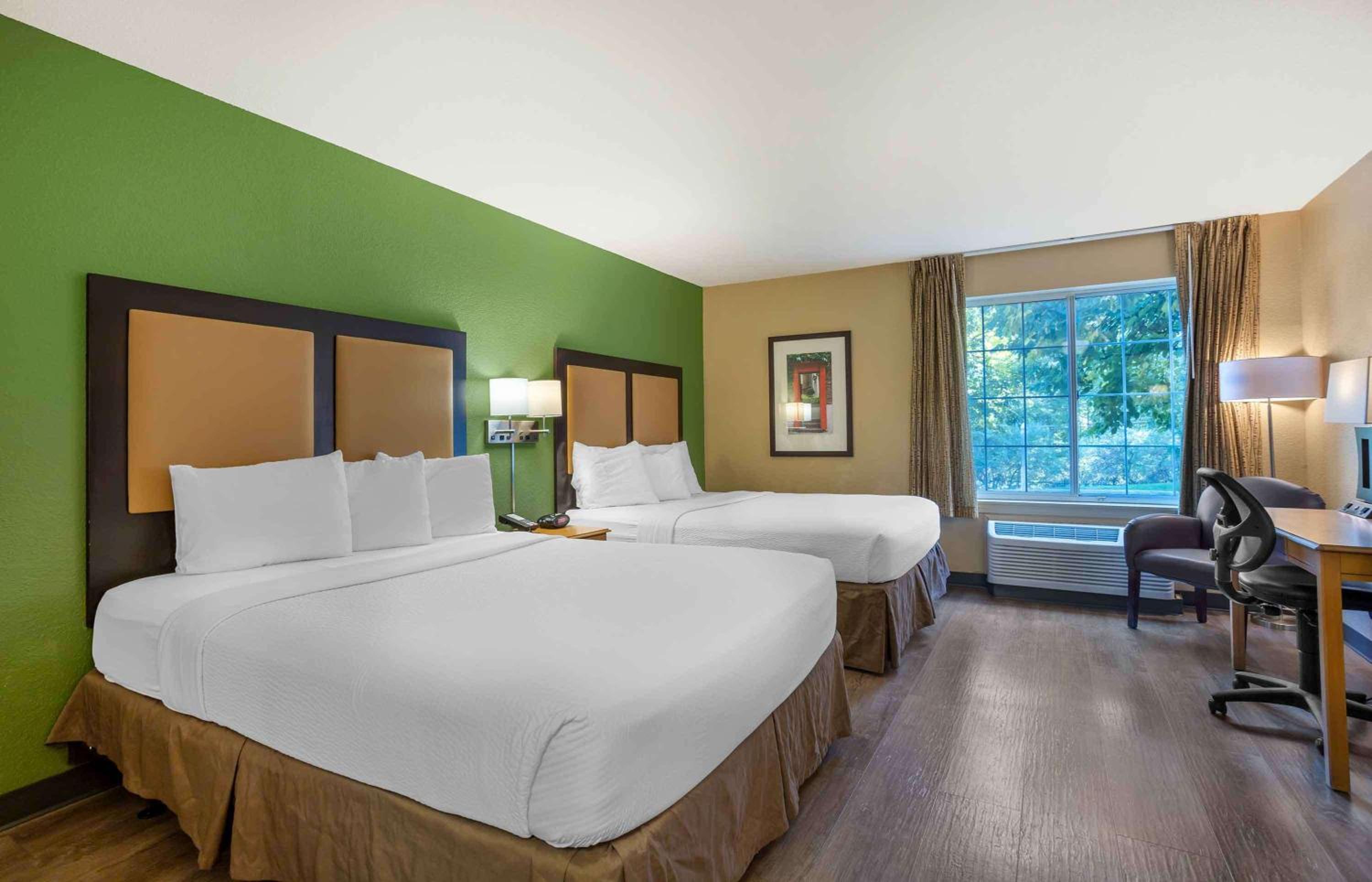 Studio with 2 Queen Beds - Non-Smoking - Photo 7