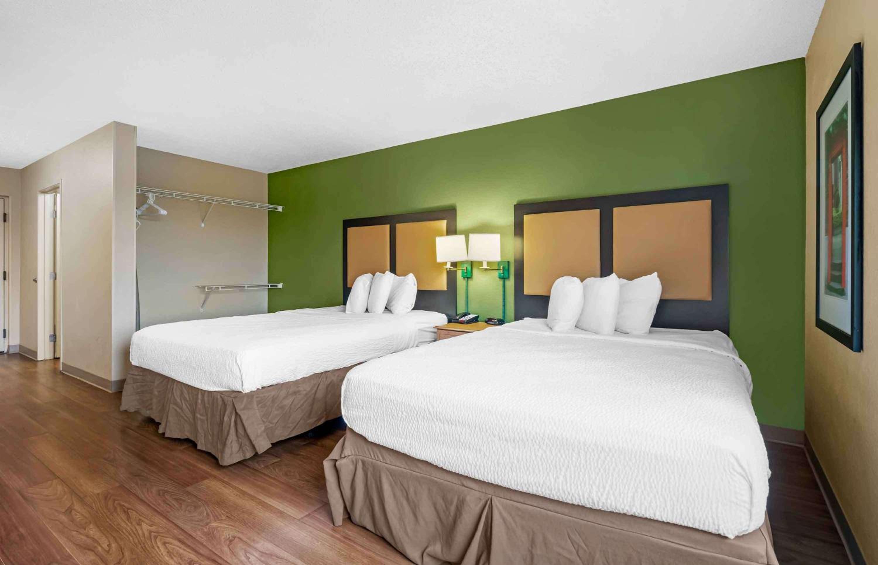 Studio with 2 Queen Beds - Non-Smoking