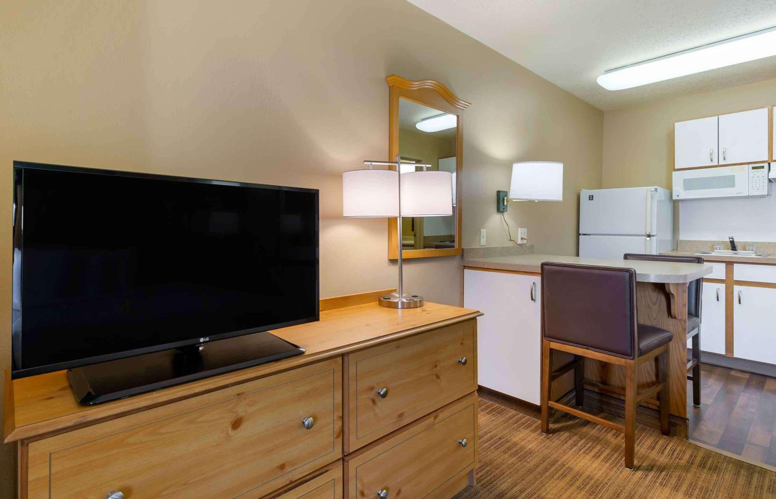Studio with 2 Queen Beds - Non-Smoking - Photo 4