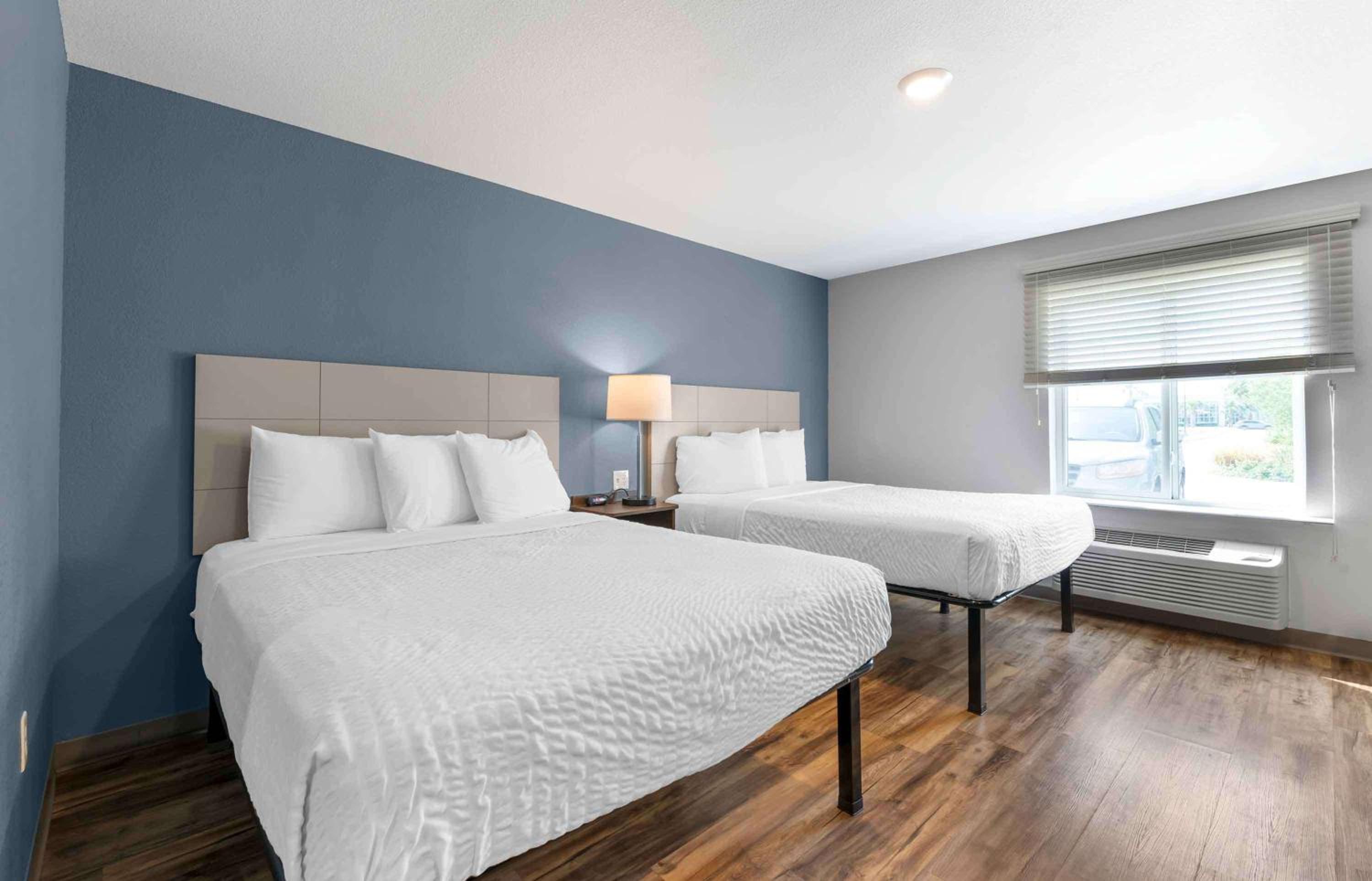 Standard Queen Room with Two Queen Beds - Non-Smoking photo 1