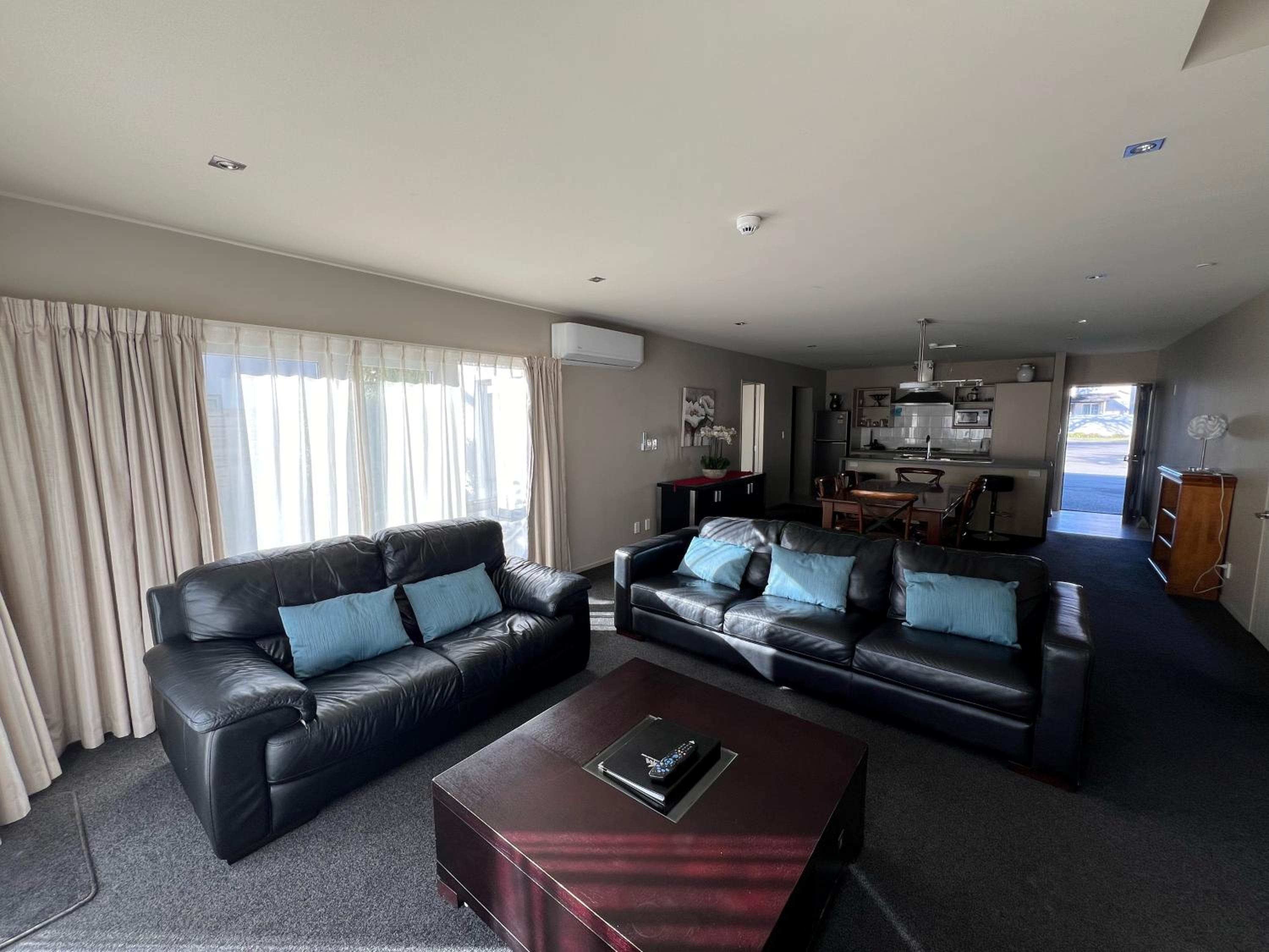 Four-Bedroom Apartment - Photo 3