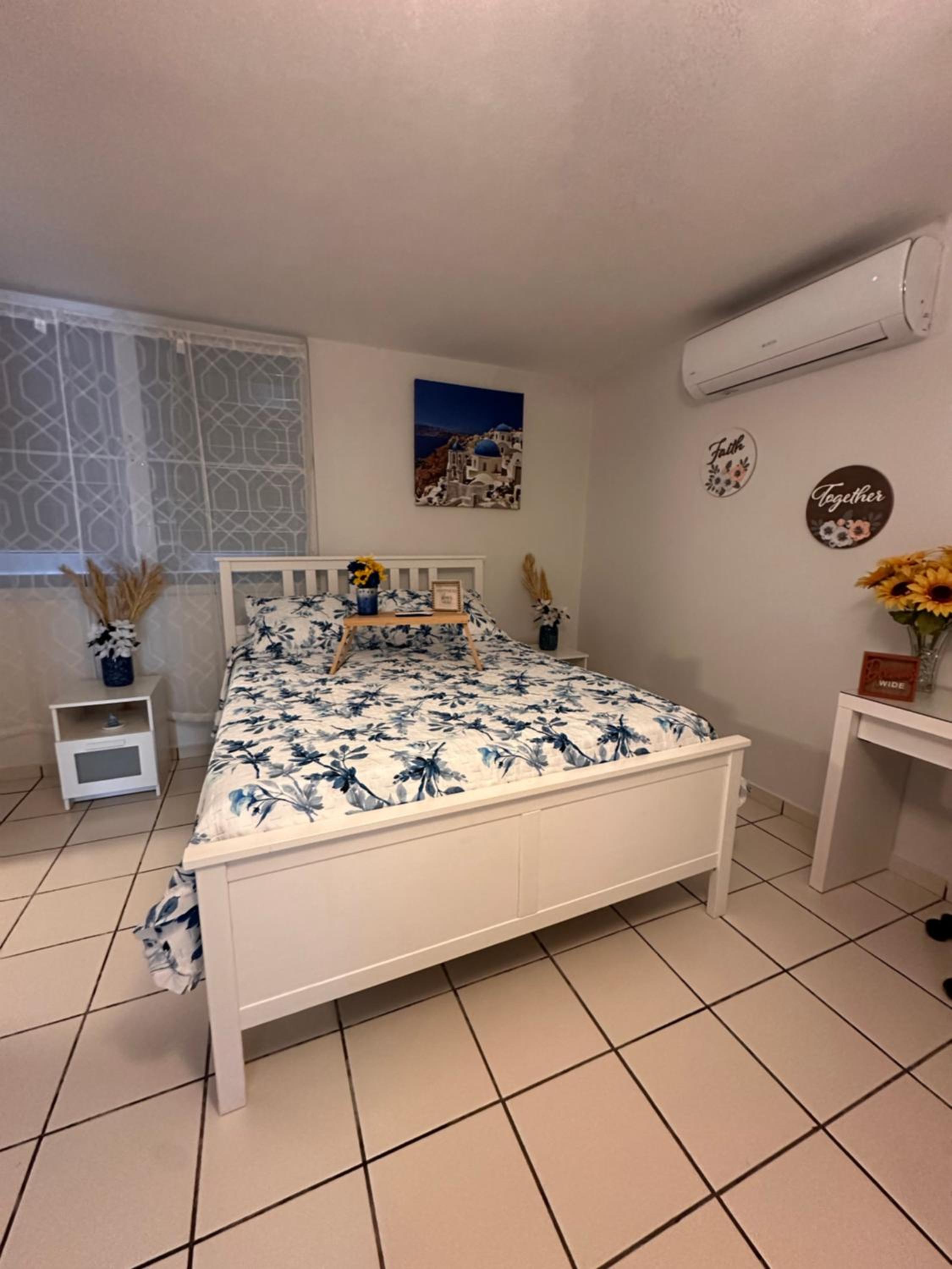 Three-Bedroom House photo 3