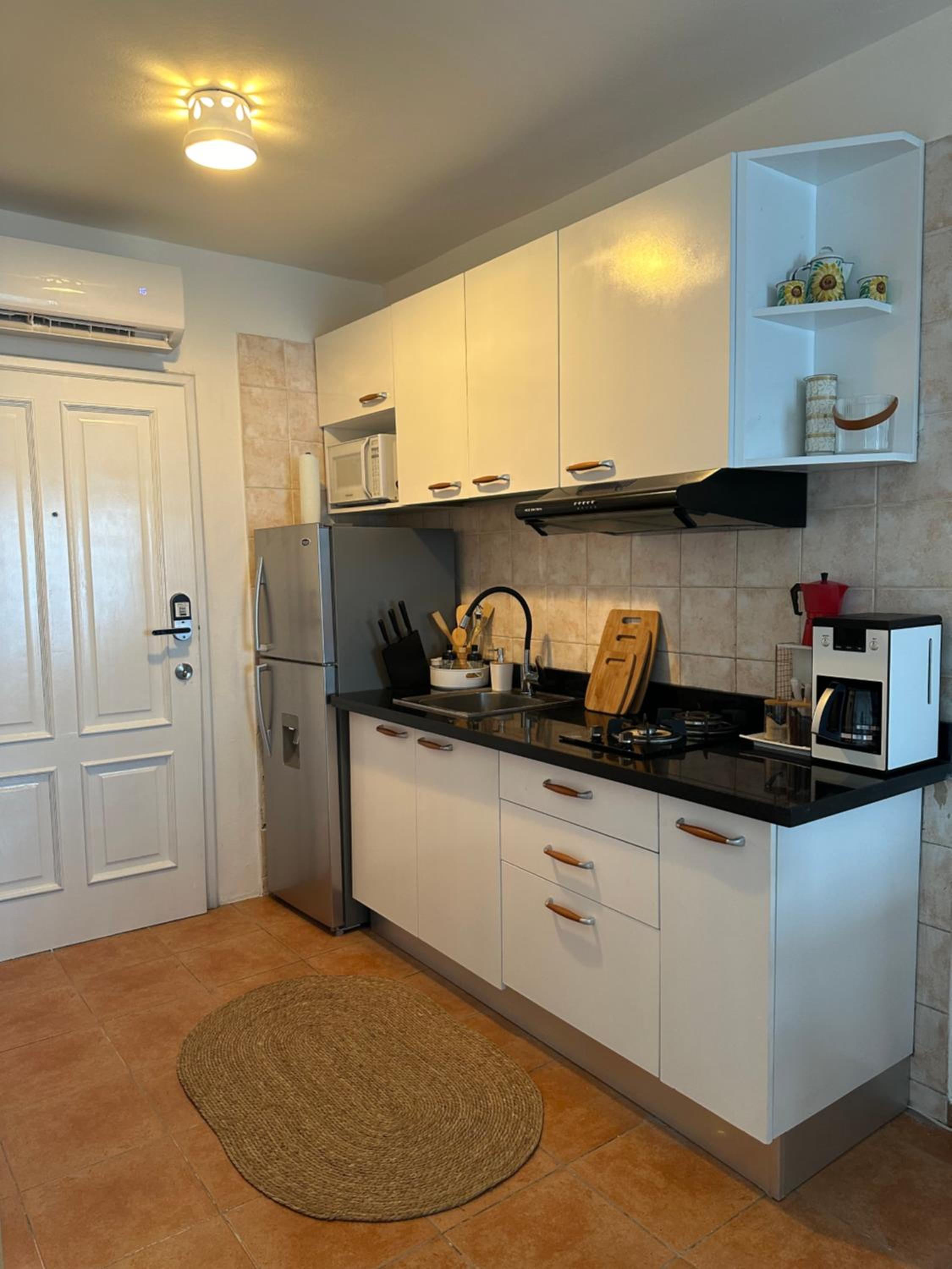 One-Bedroom Apartment photo 2