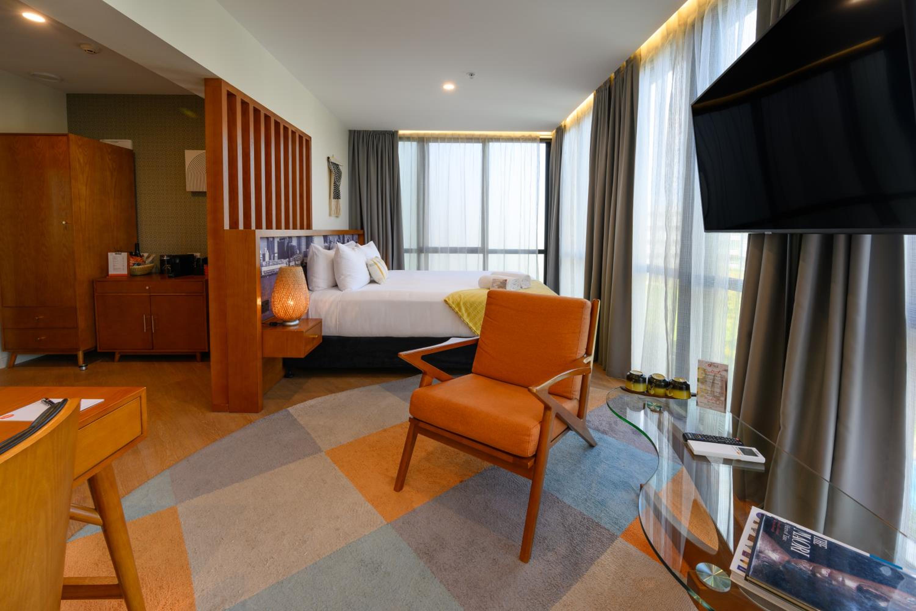 Suite - Photo 1