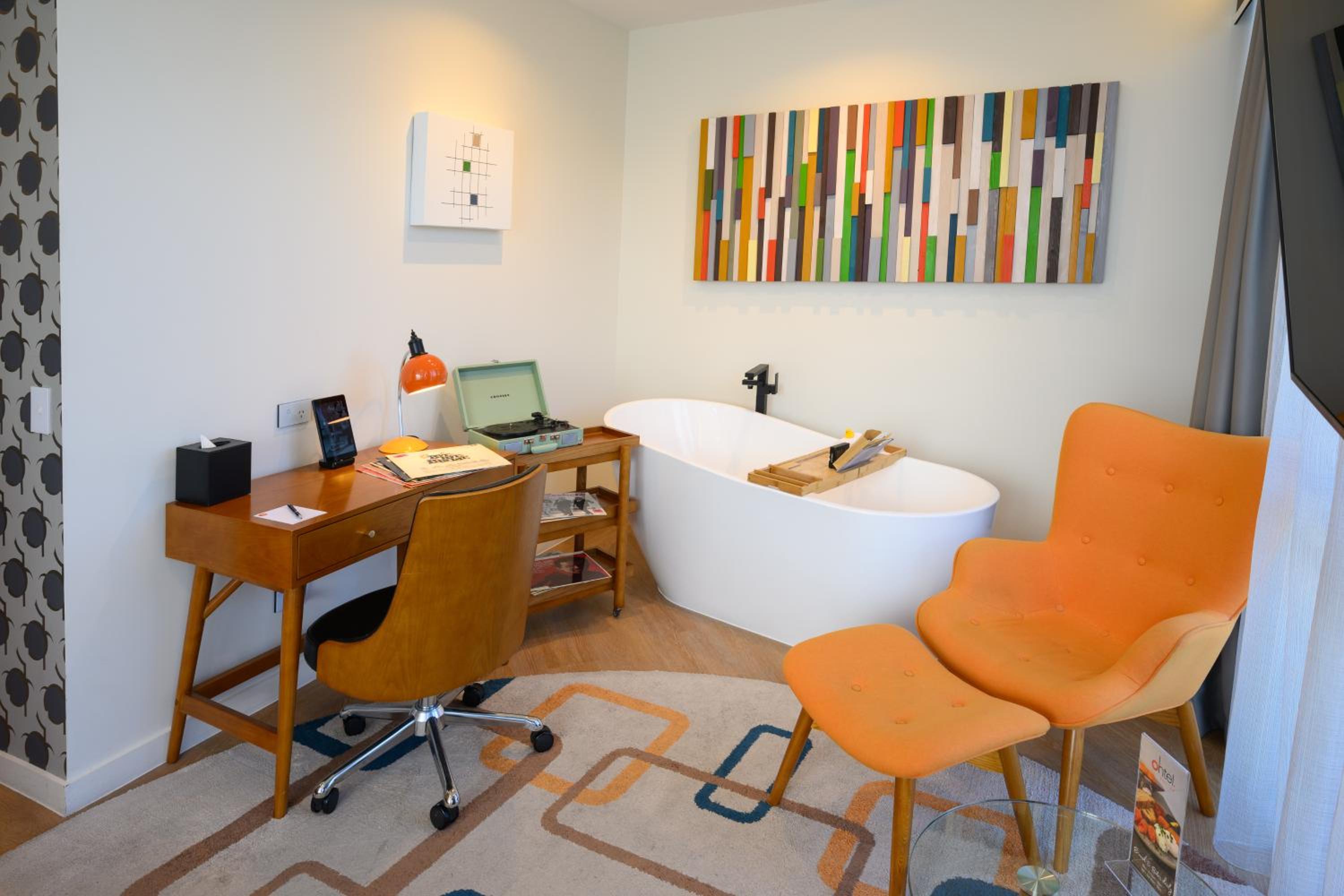 Suite - Photo 4