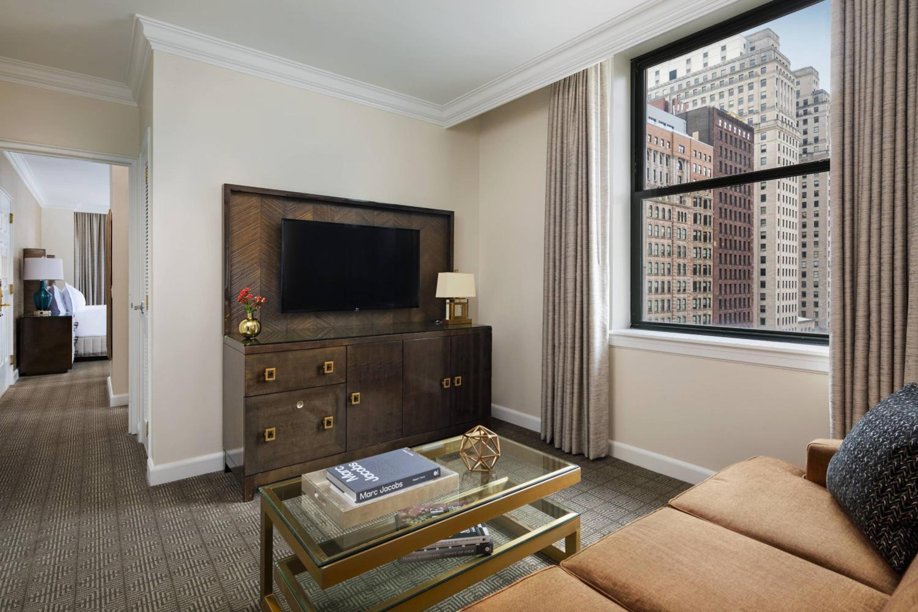 Lower Floor, 1 Bedroom Suite, 1 King - Photo 2