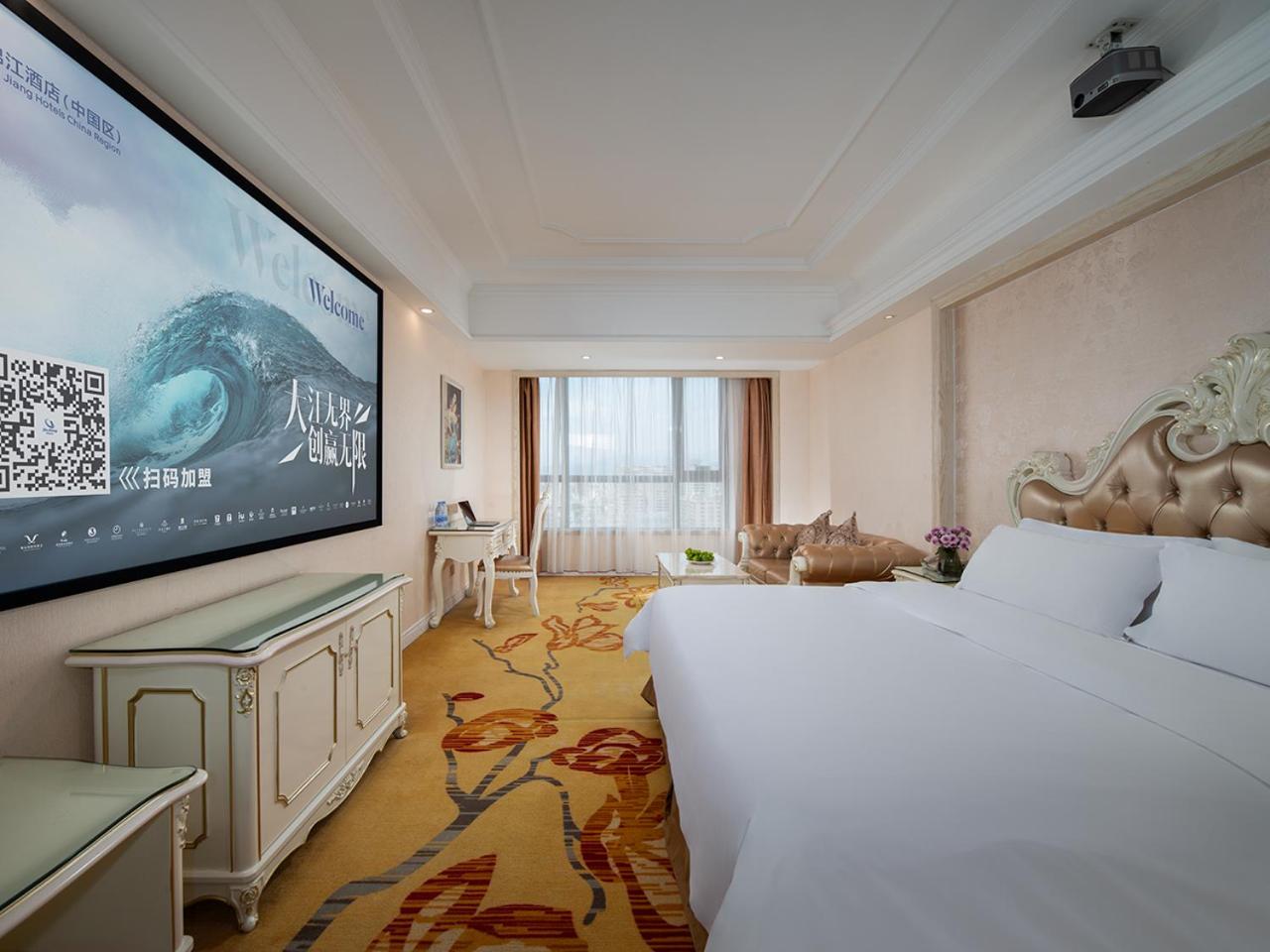 King Room with Audio