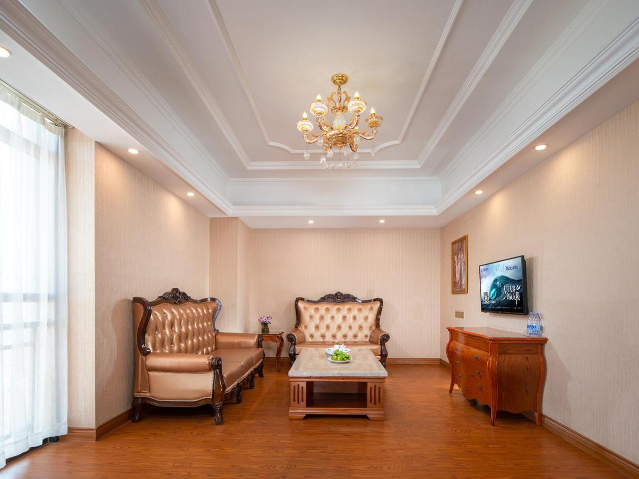 Deluxe Suite