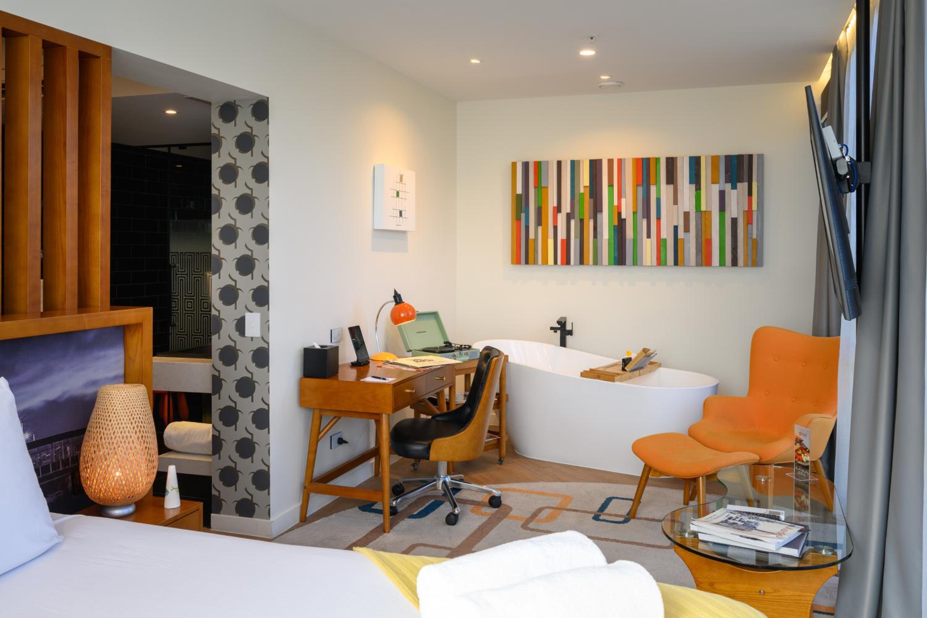 Suite - Photo 3
