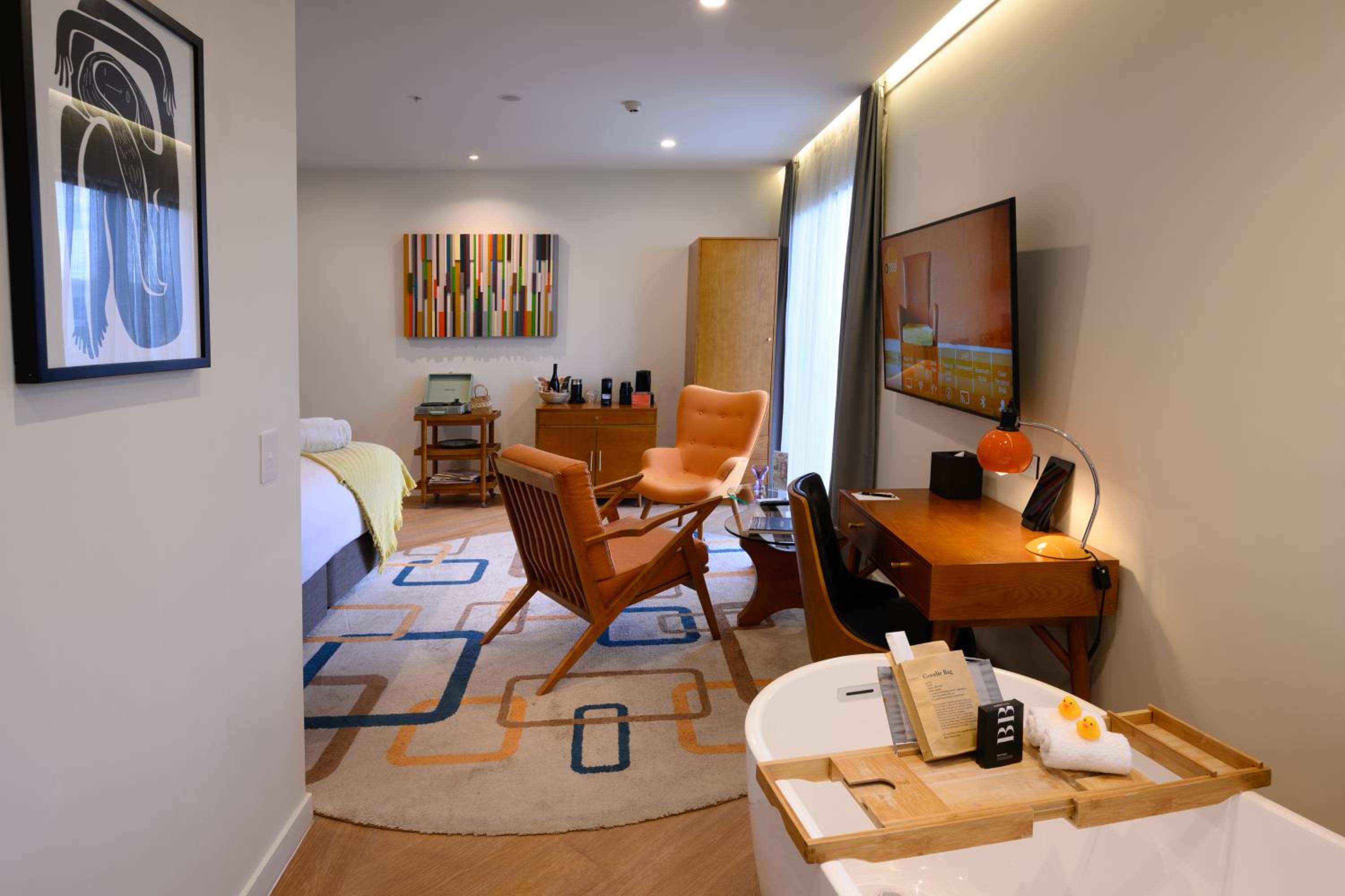 Suite - Photo 9