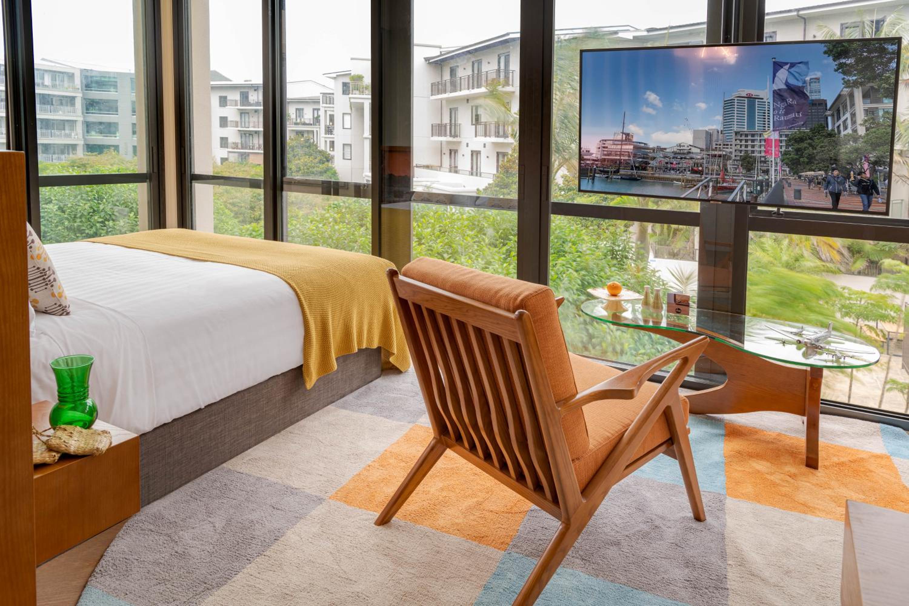Suite - Photo 13