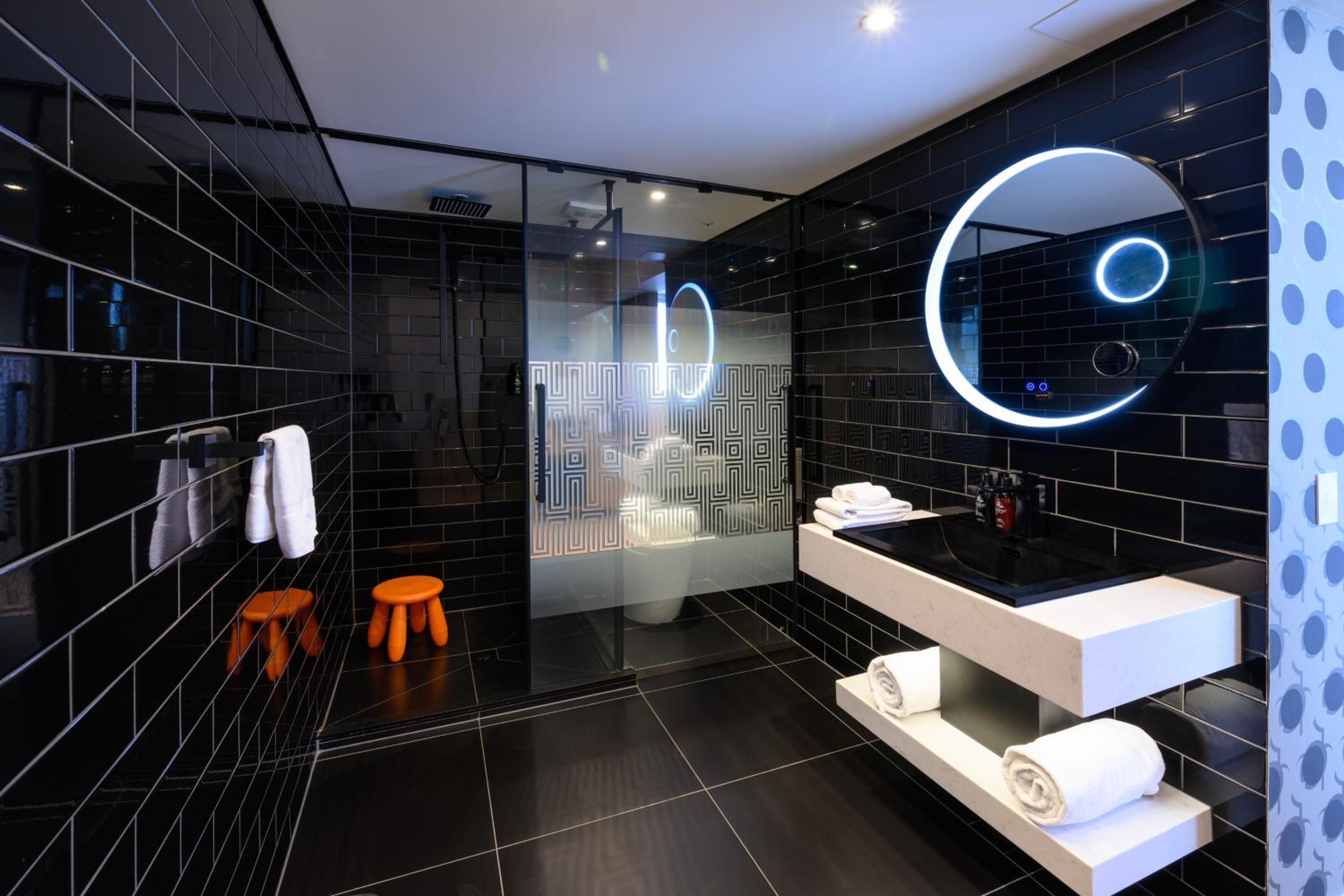 Premium Suite - Photo 7