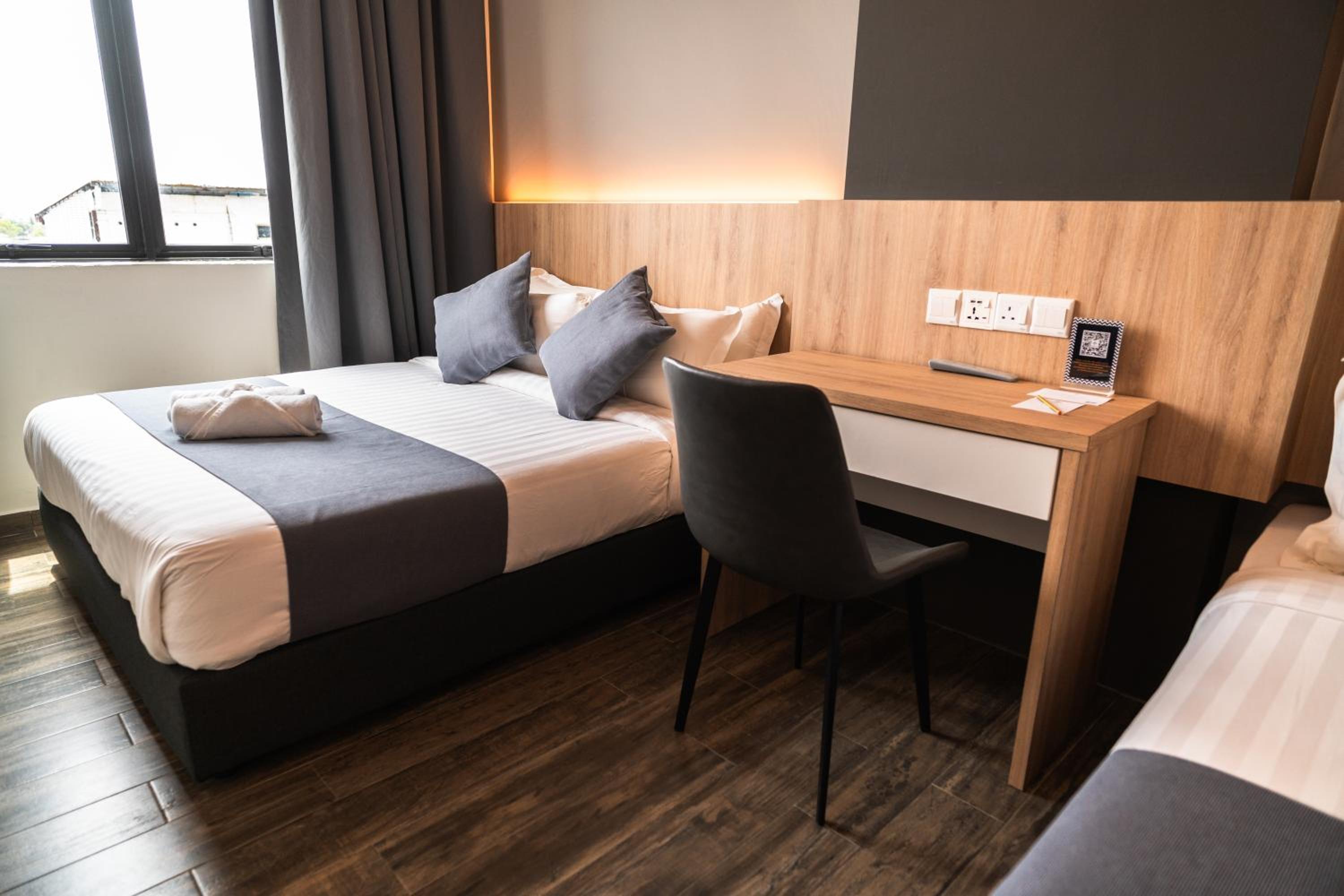 Deluxe Triple Room - Photo 8