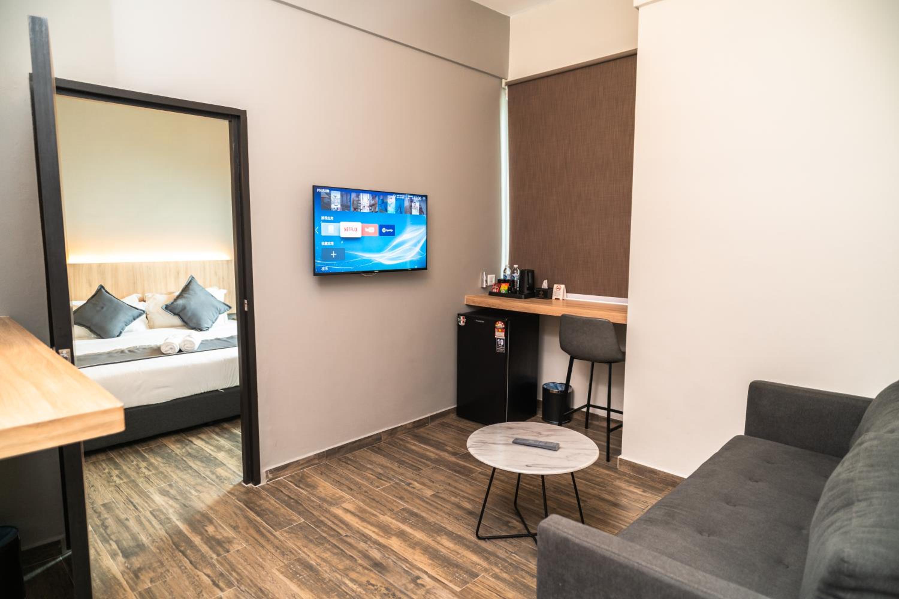 1-Bedroom Suite - Photo 6